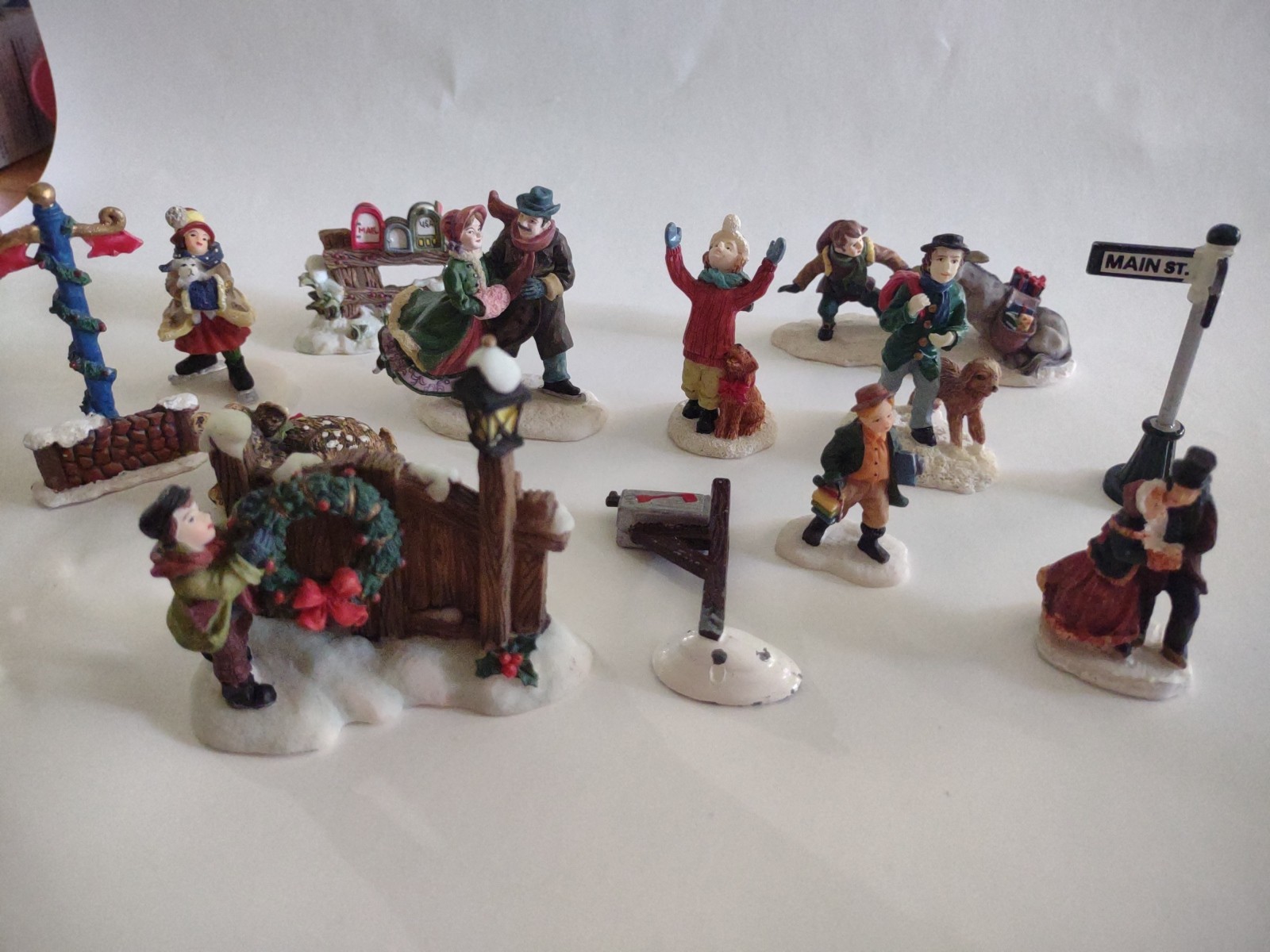 LEMAX FIGURINE LOT OF 12 VINTAGE 1999 VILLAGE CHRISTMAS Mixed Pieces LEMAX FIGURINE LOT OF 12 VINTAGE 1999 VILLAGE CHRISTMAS Mixed Pieces