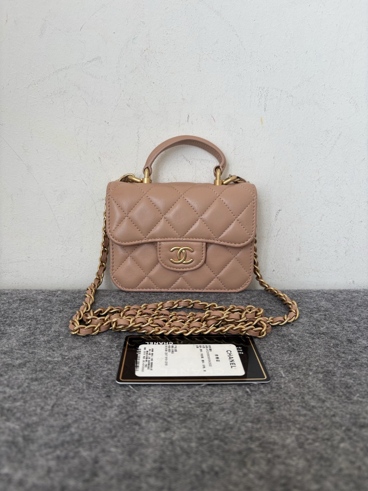 Chanel Classic Flap Mini Beige Leather Gold HW Shoulder Bag Preowned Authentic Chanel Classic Flap Mini Beige Leather Gold HW Shoulder Bag Preowned Authentic