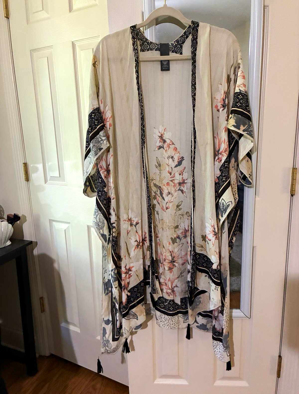 Vince Camuto Women\'s One Size Ivory Floral Open Front V-Neck Kimono Tassel