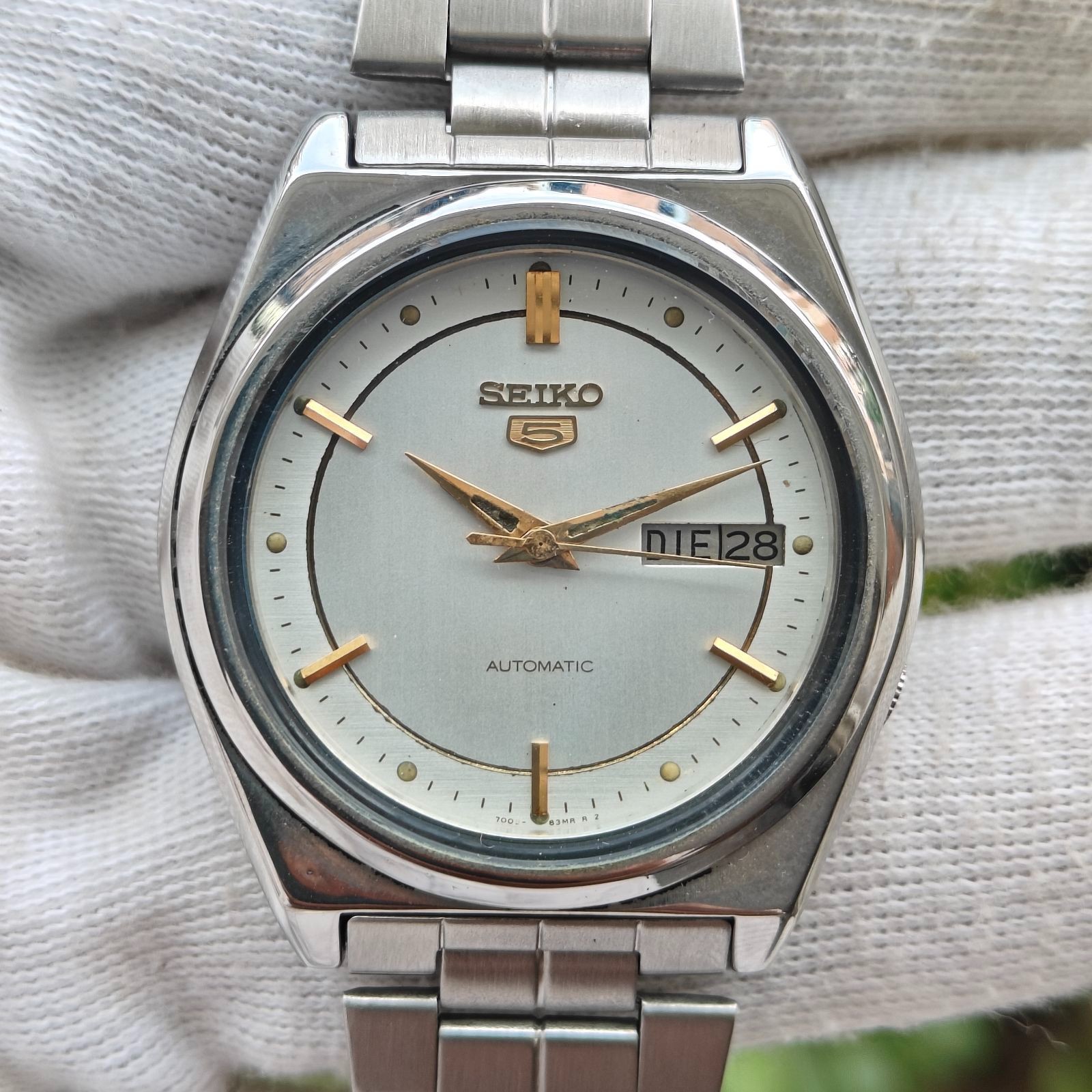 Vintage Seiko 5 Automatic 7009-3101 Silver Dial Day Date Japan Men\'s Watch