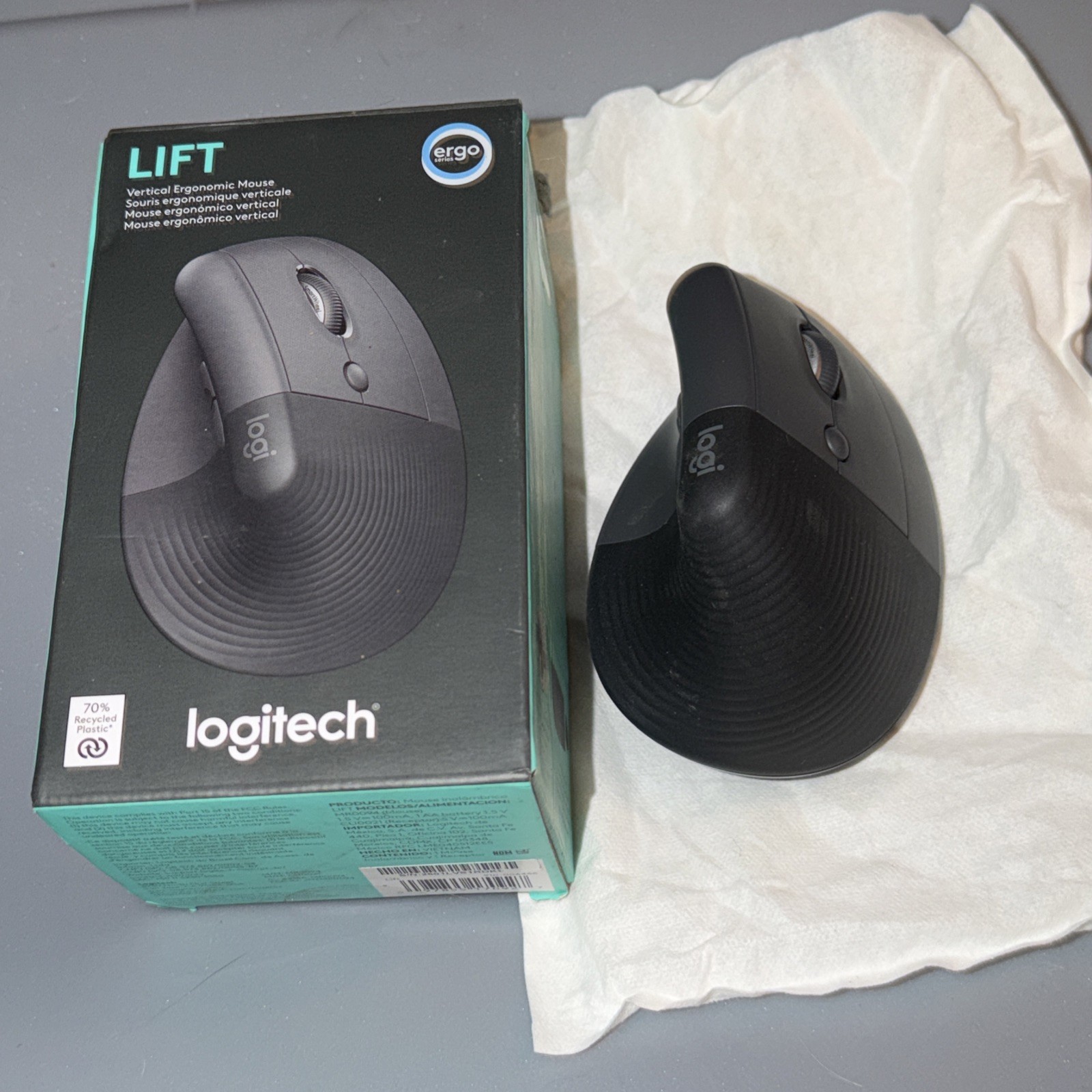 Logitech Lift Vertical Ergonomic Mouse New In Box w/ Logitech Mouse Pad Asia