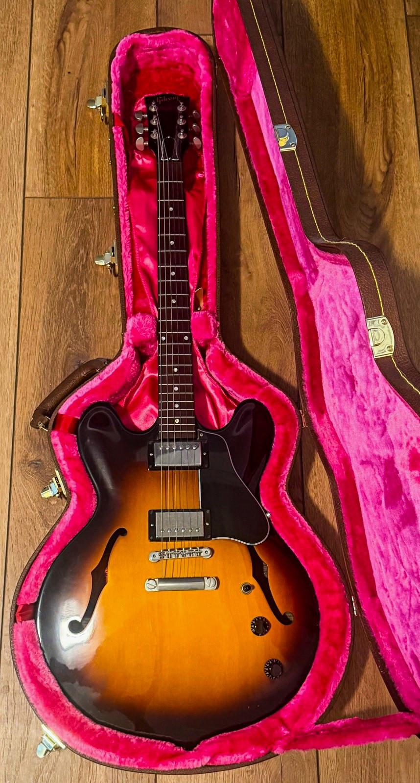 Gibson 2014 Semi-Hollow Electric Guitar Sunburst 6-String Right-Handed Gibson 2014 Semi-Hollow Electric Guitar Sunburst 6-String Right-Handed