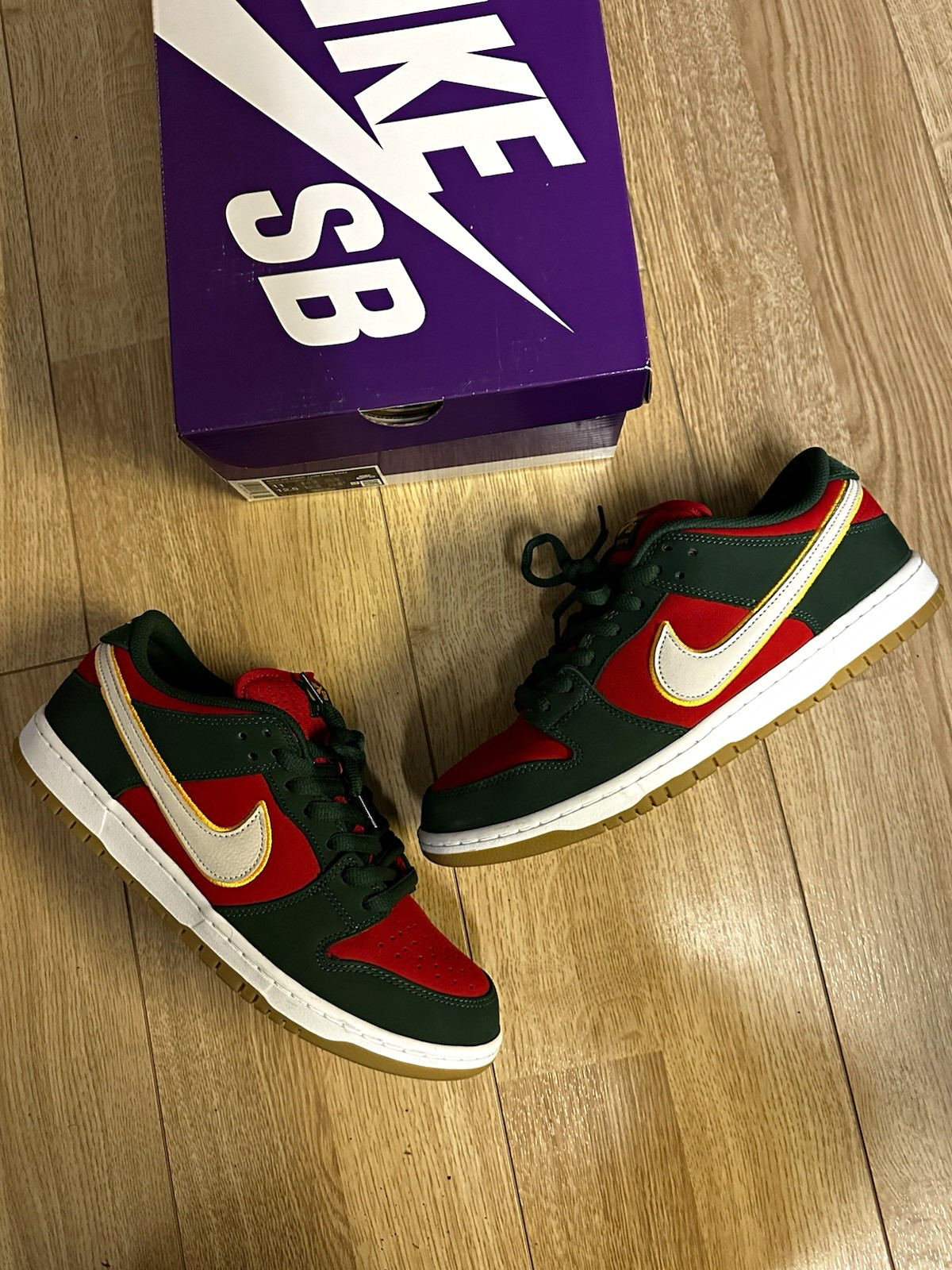 Nike SB Dunk Low Pro PRM Skate Shoes Green/Red/White US 11 Medium (D)