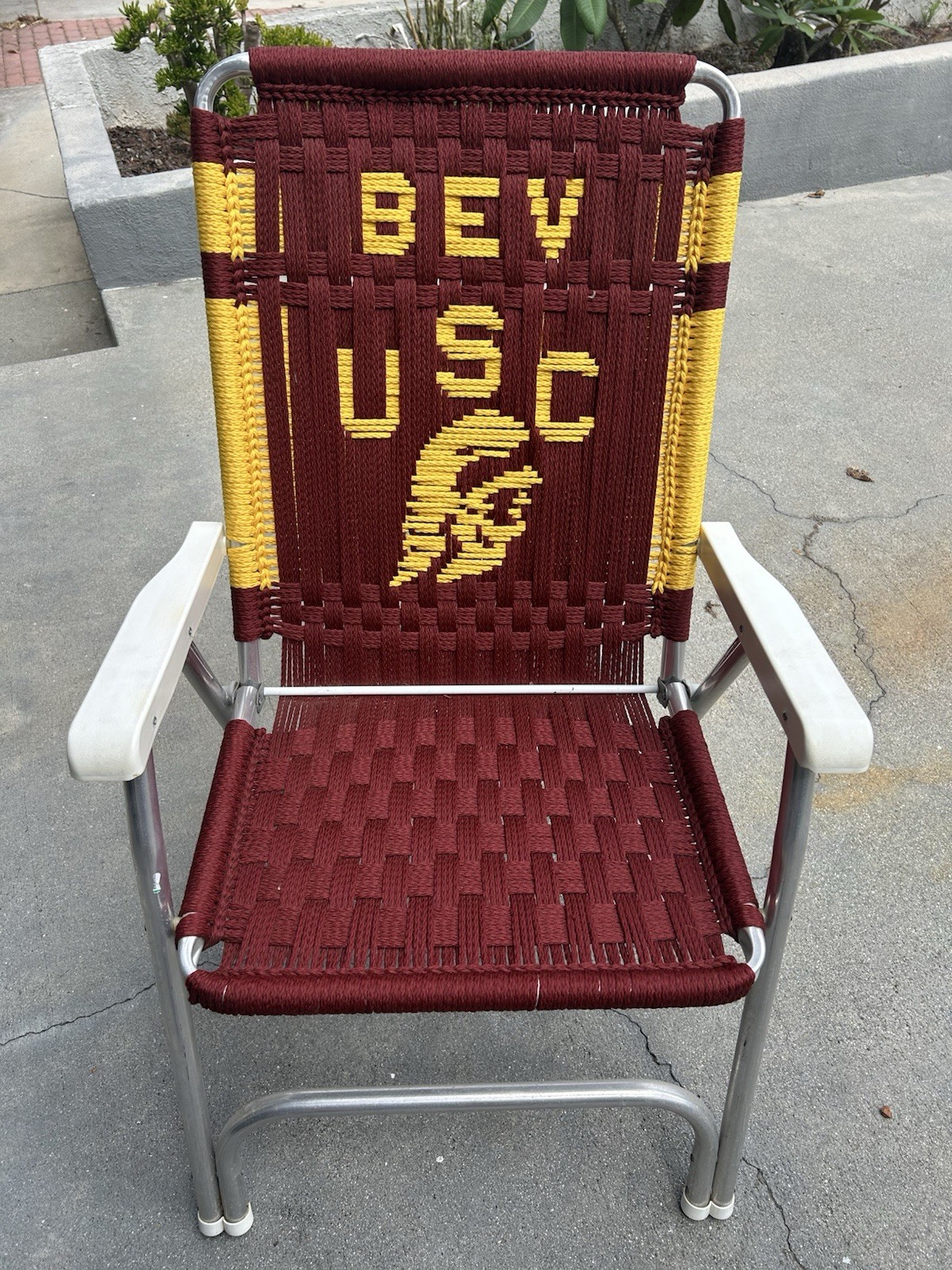 RARE Vintage Hand Woven USC TROJANS Folding Rope Macrame Chair Tailgate RARE Vintage Hand Woven USC TROJANS Folding Rope Macrame Chair Tailgate