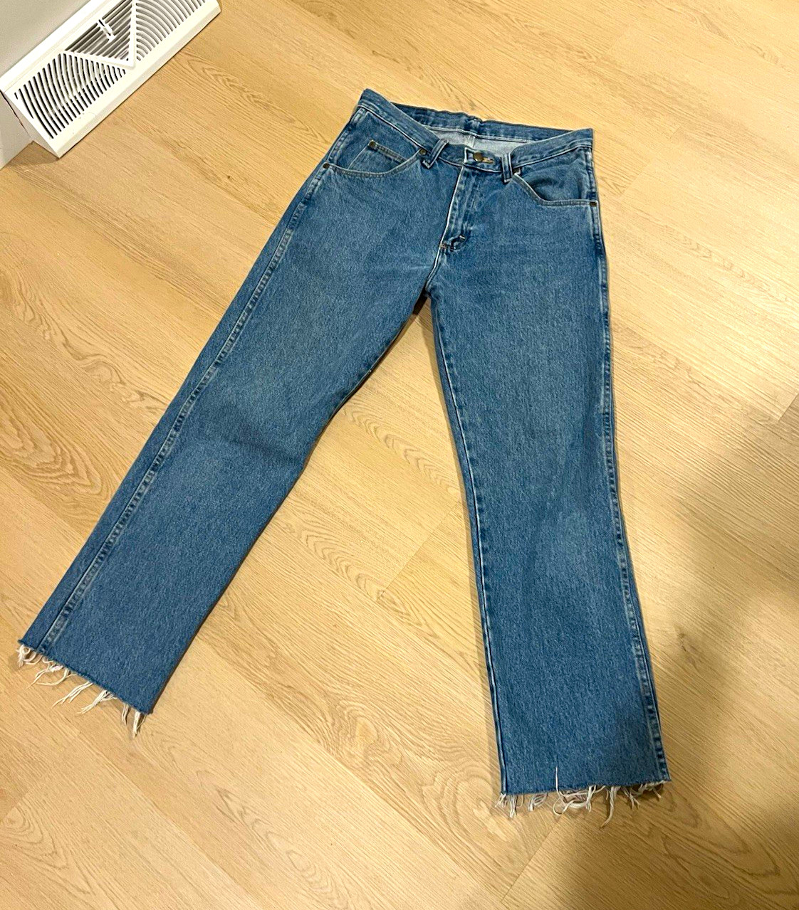 Wrangler Men’s Blue Denim Jeans Regular Fit Straight Leg Mid Rise 30x32 Wrangler Men’s Blue Denim Jeans Regular Fit Straight Leg Mid Rise 30x32