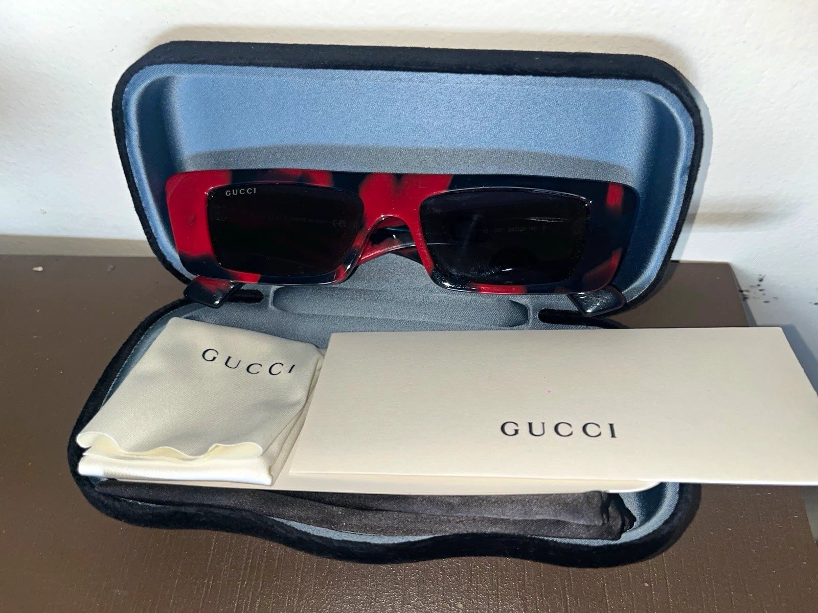 Gucci Square Sunglasses Red Tortoiseshell Frame Black Tinted Lens Case Gucci Square Sunglasses Red Tortoiseshell Frame Black Tinted Lens Case