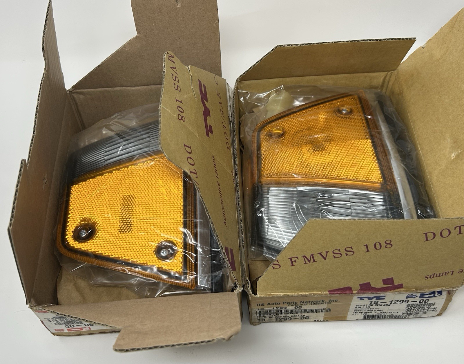 Honda Civic 1986-87 SB4-682 Left & Right Corner Lights Replacement NIB B16 Honda Civic 1986-87 SB4-682 Left & Right Corner Lights Replacement NIB B16
