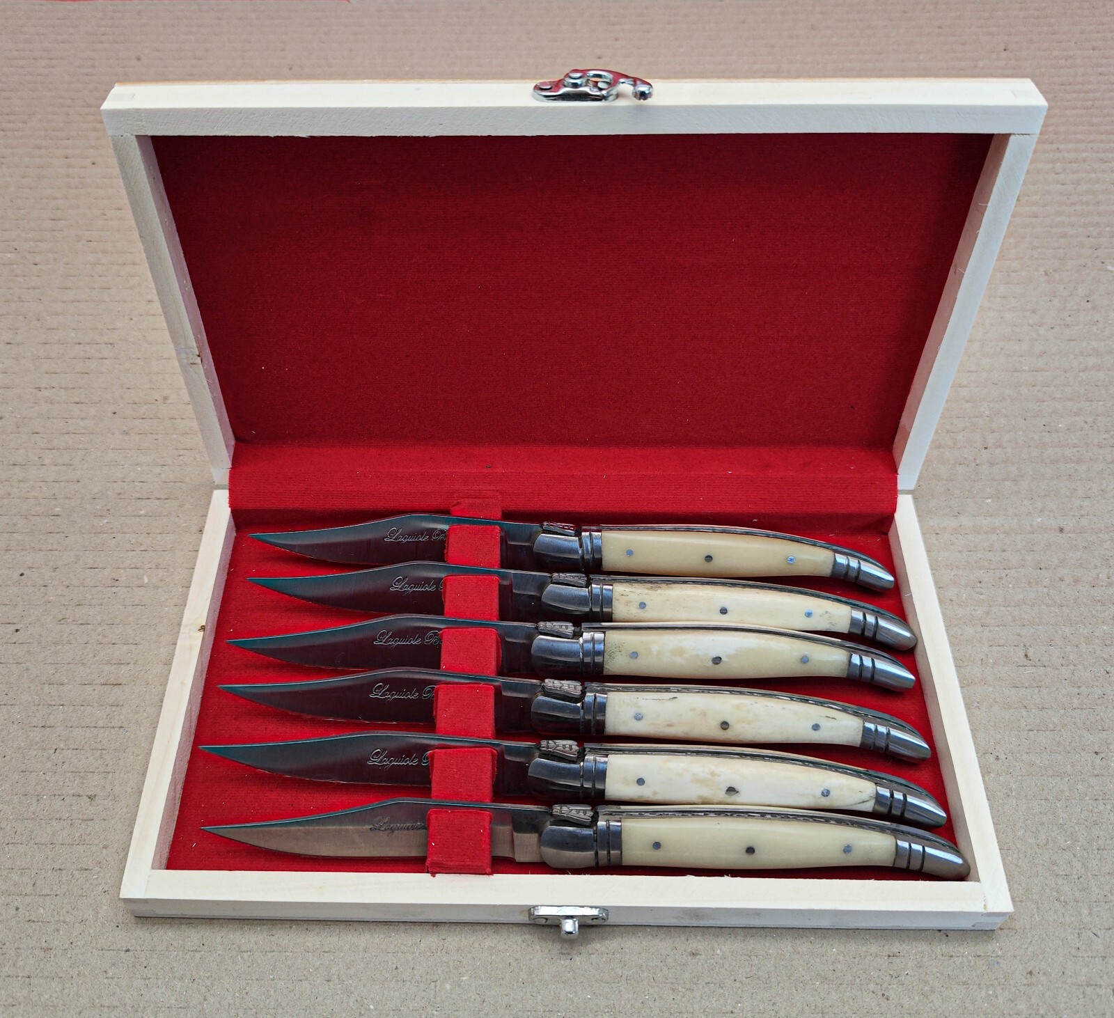 Set of 6 French Laguiole handle steak knives