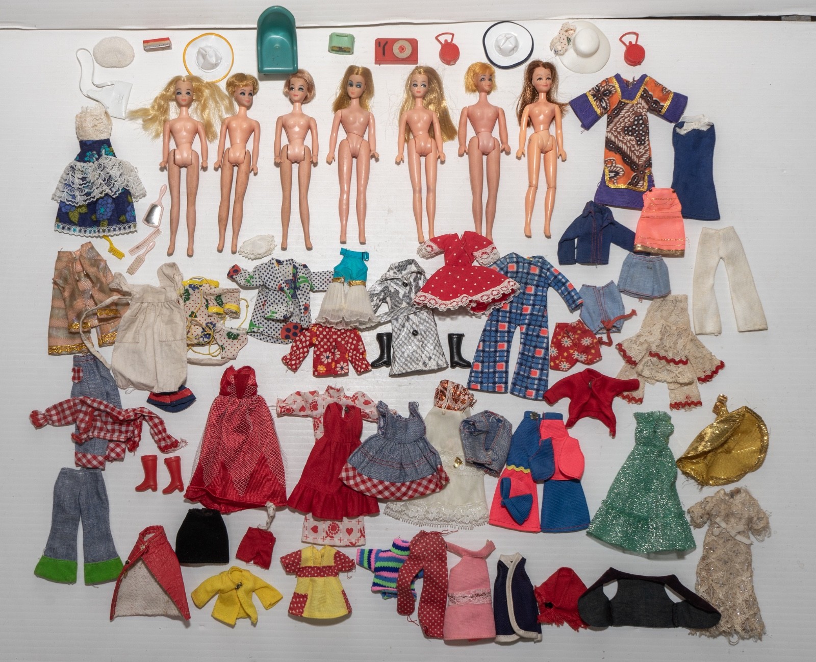 Job Lot Vintage Pippa/Topper Dawn Etc Dolls, Clothes & Accessories Job Lot Vintage Pippa/Topper Dawn Etc Dolls, Clothes & Accessories