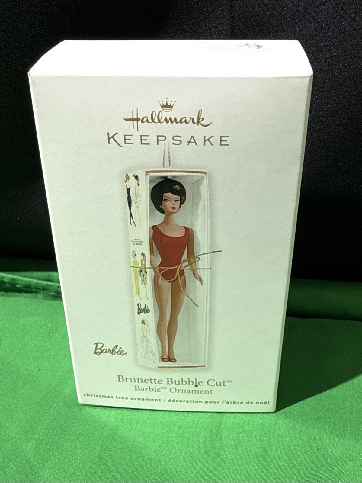 HALLMARK 2011 BARBIE BRUNETTE BUBBLE CUT KEEPSAKE CHRISTMAS ORNAMENT NIB HALLMARK 2011 BARBIE BRUNETTE BUBBLE CUT KEEPSAKE CHRISTMAS ORNAMENT NIB
