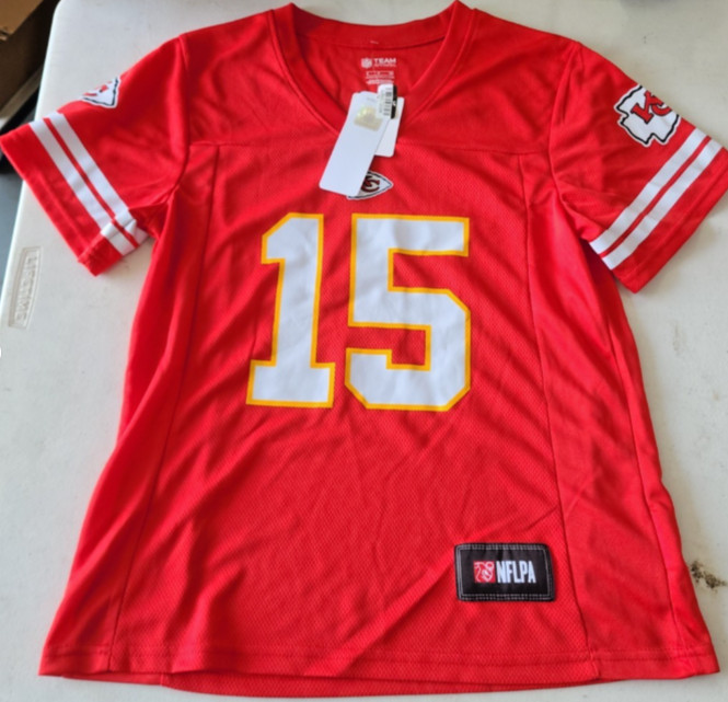 New Womens L NFL Kansas City Cheifs Patrick Mahomes #15 Jersey Shirt
