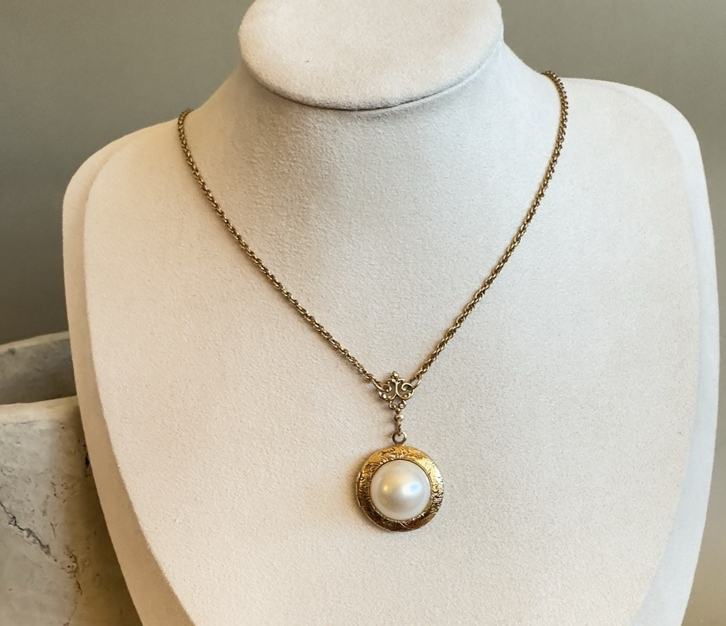 VTG Signed 1928  Victorian Revival Gold Tone Locket Double Rope Chain Faux Pearl