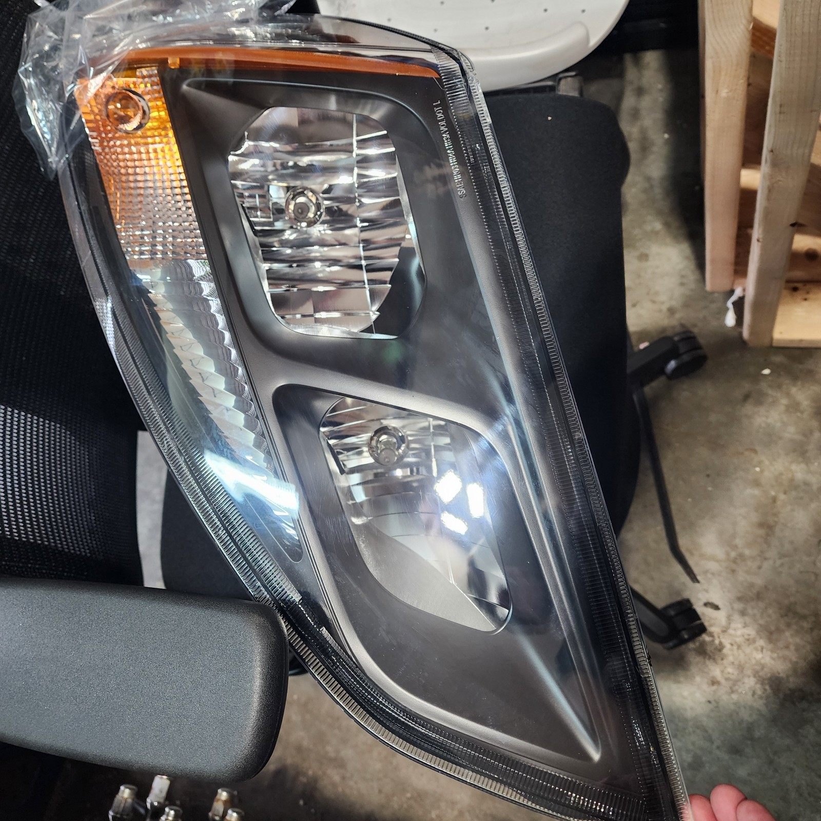 JFN Halogen Headlamp 2018-24 Freightliner Cascadia O.e. Replacement JFN Halogen Headlamp 2018-24 Freightliner Cascadia O.e. Replacement