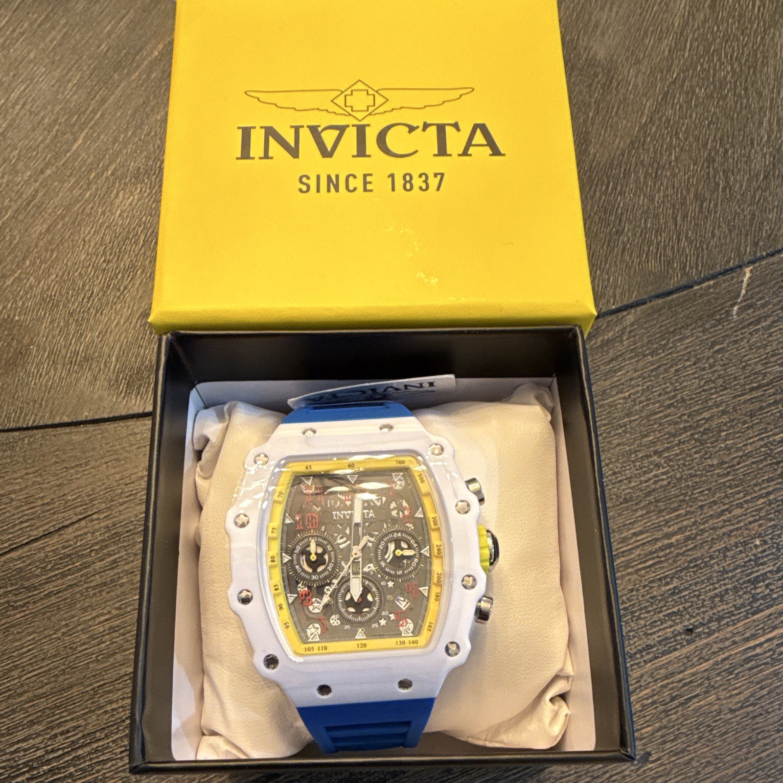 Invicta Quartz Chronograph Tachymeter Tonneau White/Blue Watch Box Papers