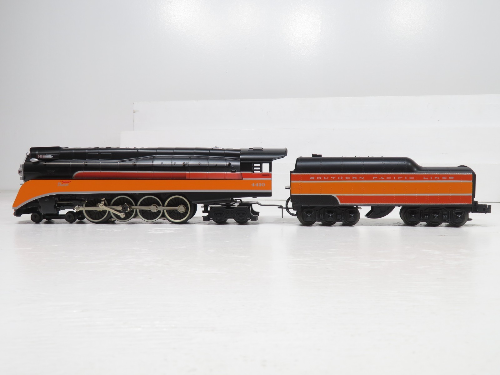 Lionel 6-18007 Southern Pacific GS-2 Daylight 4-8-4 Loco & Tender LN