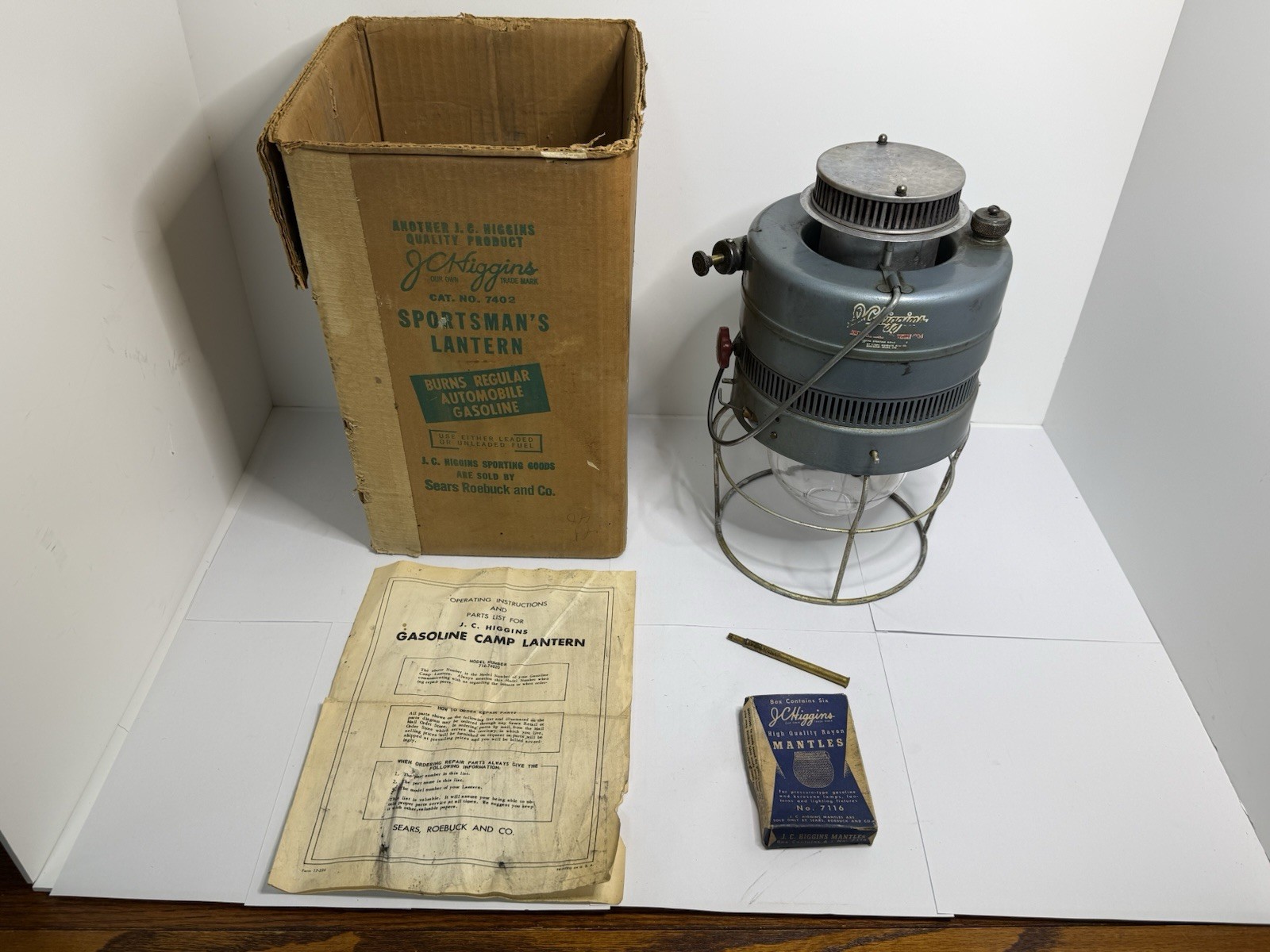 Vintage J.C. Higgins Sears Model 710.74020 Gas Sportsman\'s Lantern w/ Orig. Box