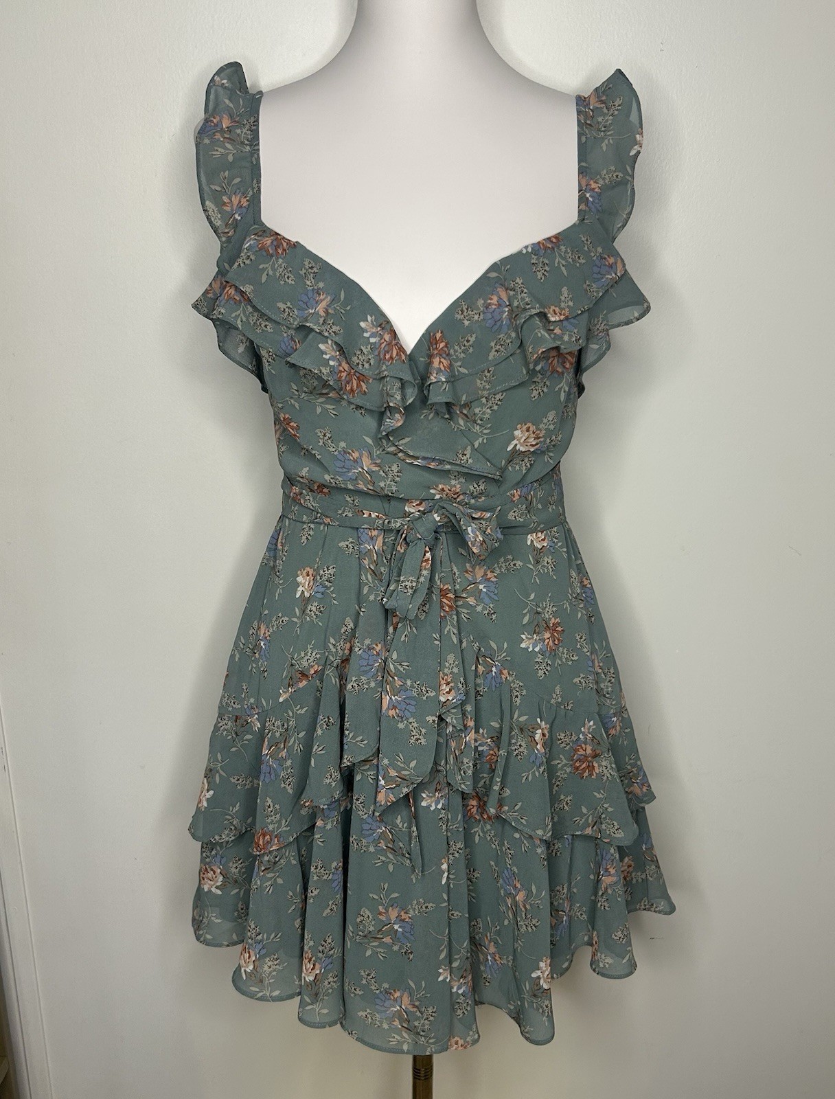 Windsor Women Medium Floral Dress Flutter Sleeve Windsor Women Medium Floral Dress Flutter Sleeve