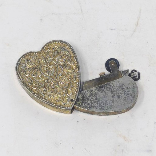 Vintage Heart Shaped Pendant Lighter Ornate Engraved Necklace Cigarette Lighter
