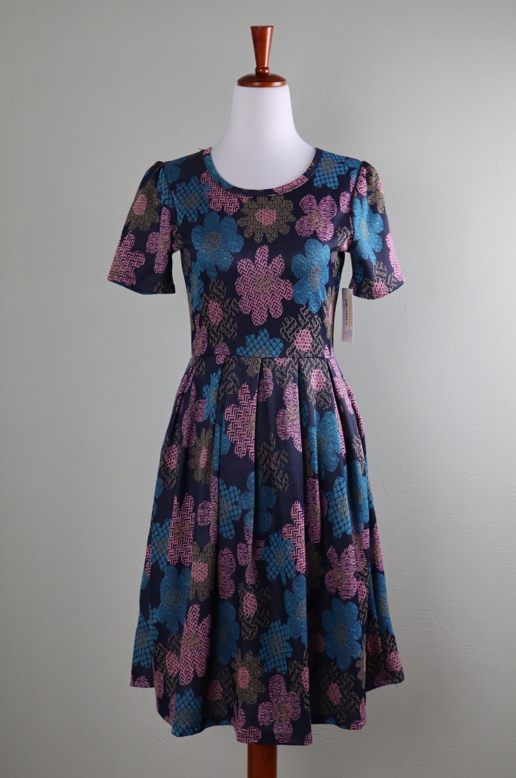 LULAROE NWT Smooth Stretch Blue Floral Print A-Line Amelia Dress Size Small