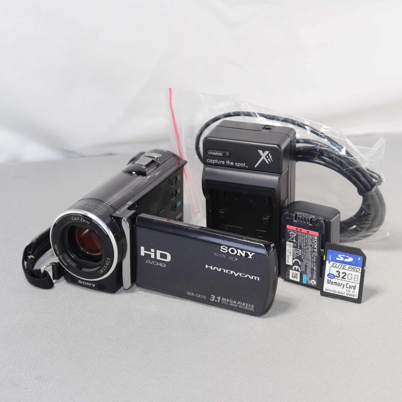 Sony HDR-CX110 Handycam Digital Camcorder Kit *GOOD/TESTED* W 32gb + Charger Sony HDR-CX110 Handycam Digital Camcorder Kit *GOOD/TESTED* W 32gb + Charger
