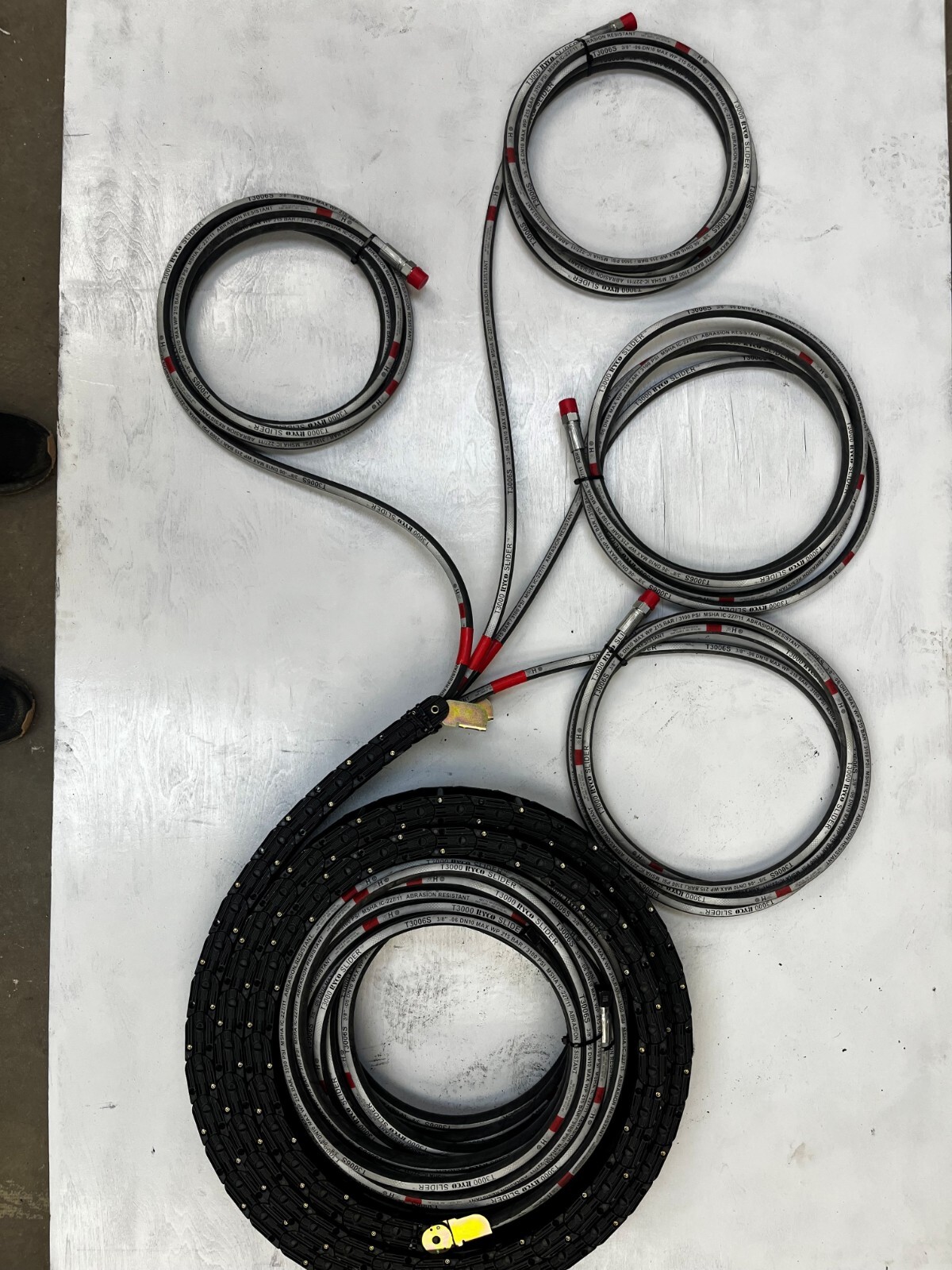 JLG 7112452 - NEW JLG SKYTRAK 10054 Boom Hose & Carrier Assembly 