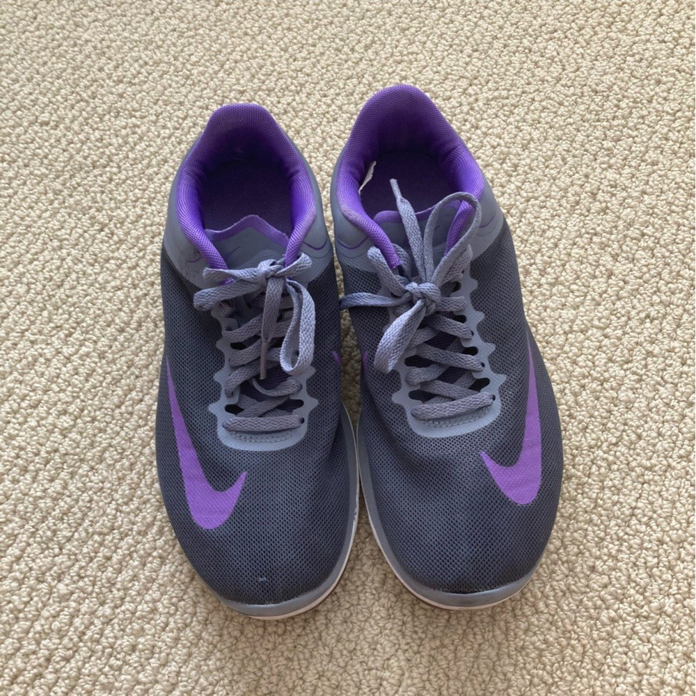 Nike FS Lite Run Women\'s Purple Grey Sneakers Size 7.5 GUC Run Train GUC