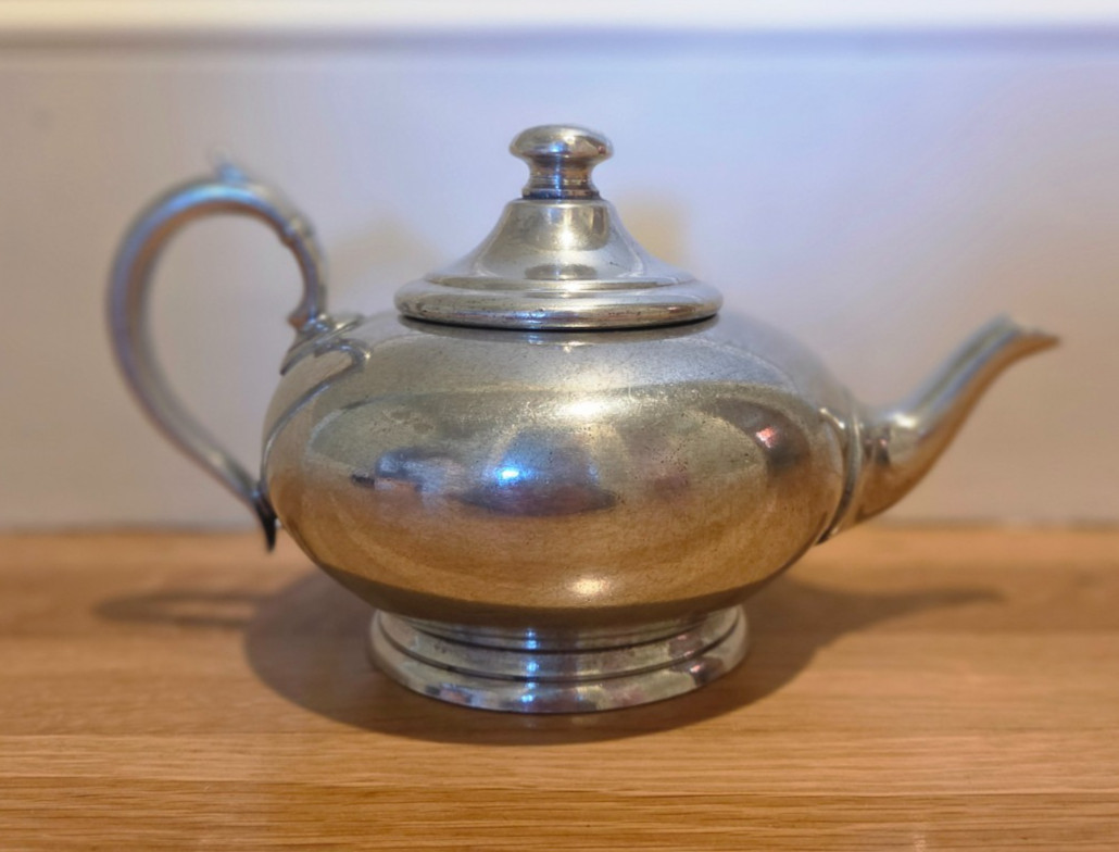 Authentic Vintage William Roberts Pewter Teapot Authentic Vintage William Roberts Pewter Teapot