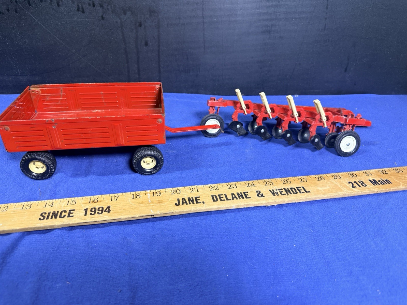Vintage ERTL 1/16 International 4 Bottom Plow Red Farm Wagon USA Toy Lot