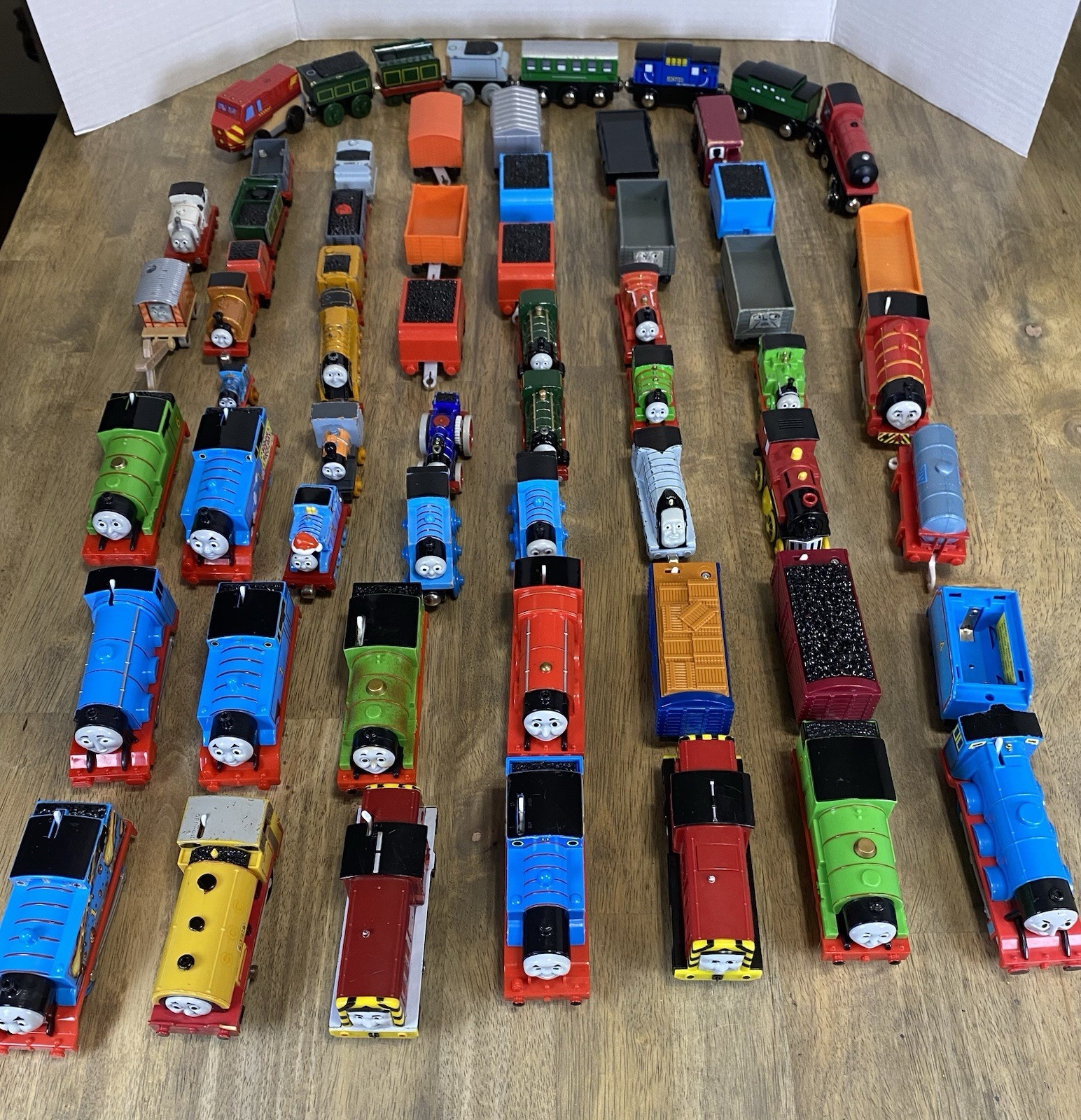 Huge Lot Thomas & Friends 54 Mixed Motorized & Pull Train Cars Please Read Huge Lot Thomas & Friends 54 Mixed Motorized & Pull Train Cars Please Read