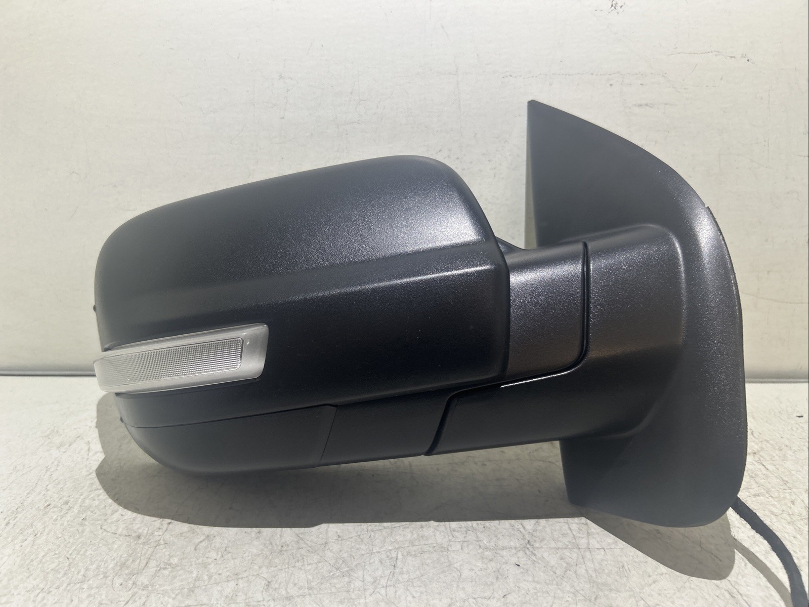 2016 - 2019 Nissan Titan Door Mirror Blind Spot Signal Passenger Right OEM W001