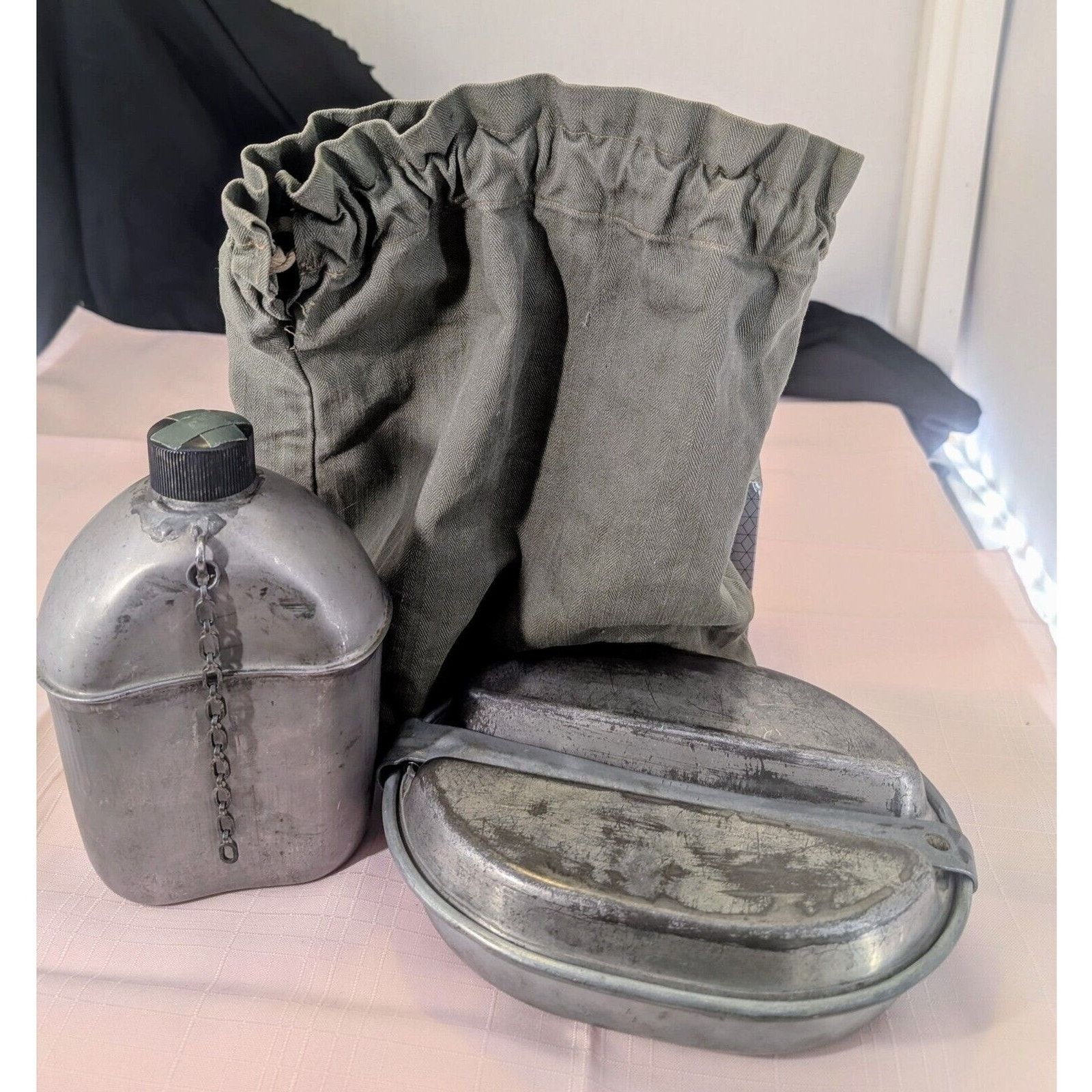 Original WW2 US Military Army Canteen, Mess Kit & Camo Bag - Volrath 1942