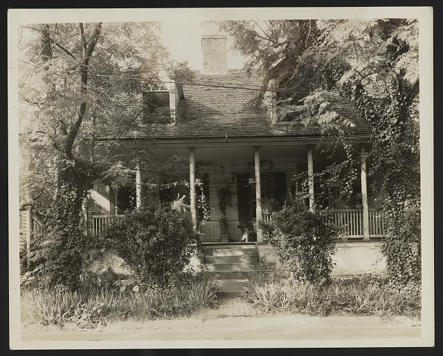Photo:Natchez Mississippi 821 Main Street House 1900s Porch Cottage
