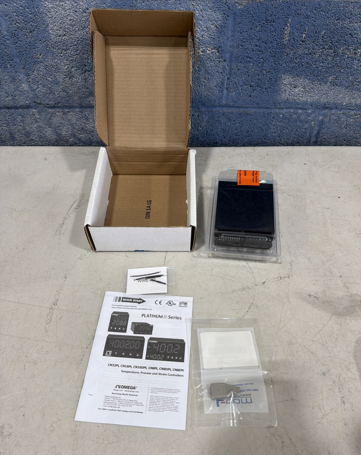 OMEGA Engineering CN8DPT-304-EIP-DC Platinum Series Temperature Controller