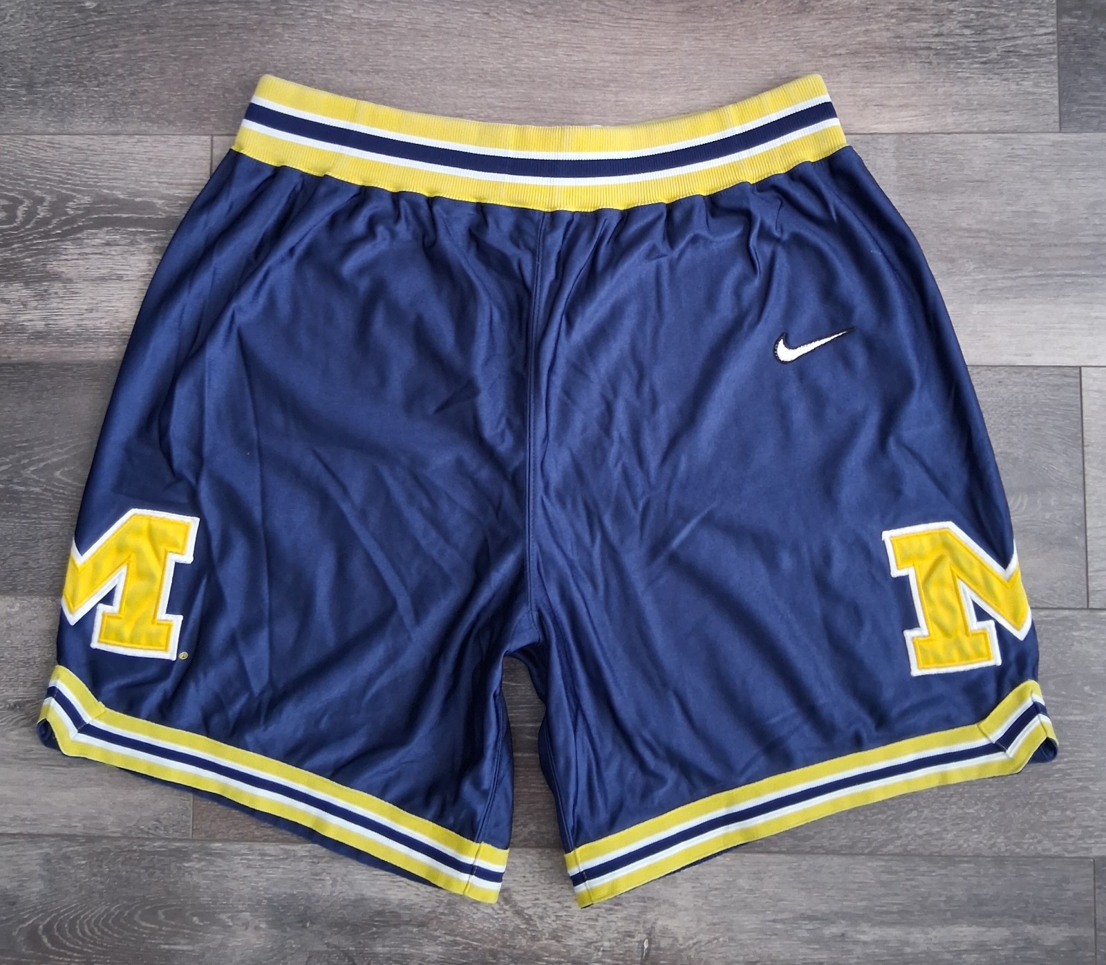 VTG 90's Nike Michigan Wolverines Fab Five Basketball Shorts Navy Size Large 36 VTG 90's Nike Michigan Wolverines Fab Five Basketball Shorts Navy Size Large 36