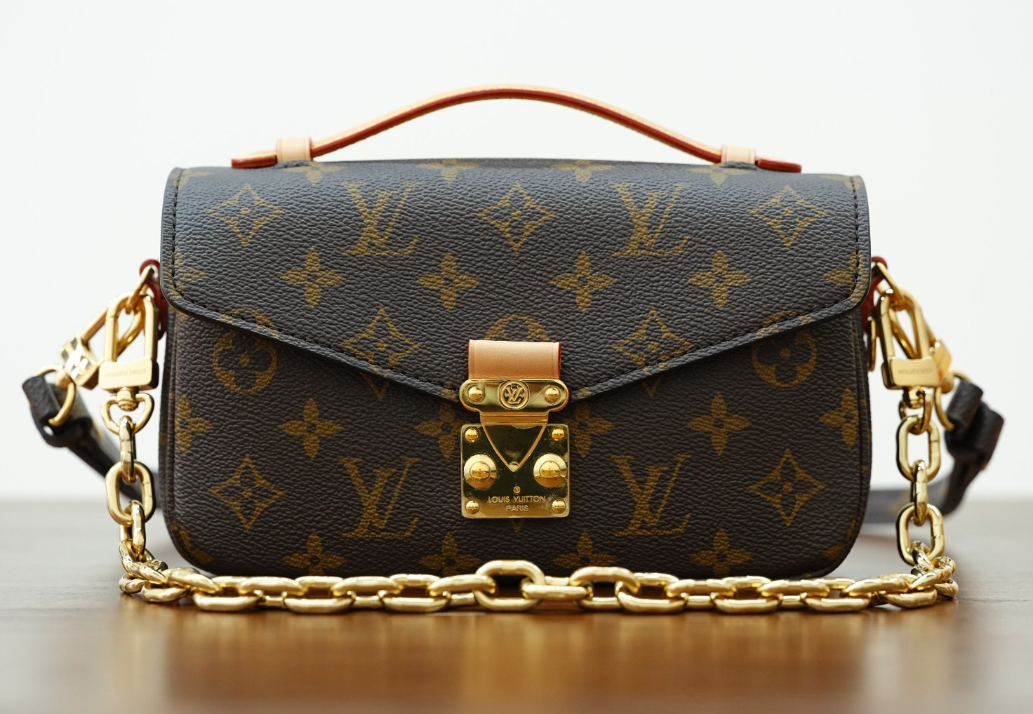 AUTHENTICLouis Vuitton Pochette Metis East West Monogram Chain 2way Shoulder Bag