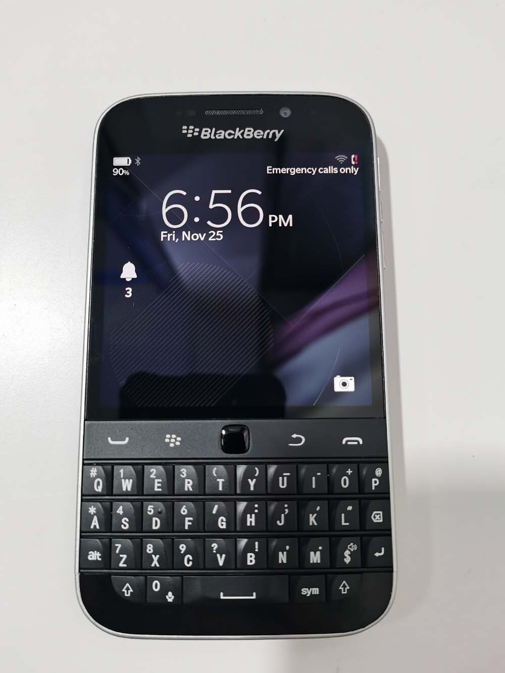 BlackBerry Classic Q20 Unlocked 16GB Keyboard Smartphone BlackBerry Classic Q20 Unlocked 16GB Keyboard Smartphone