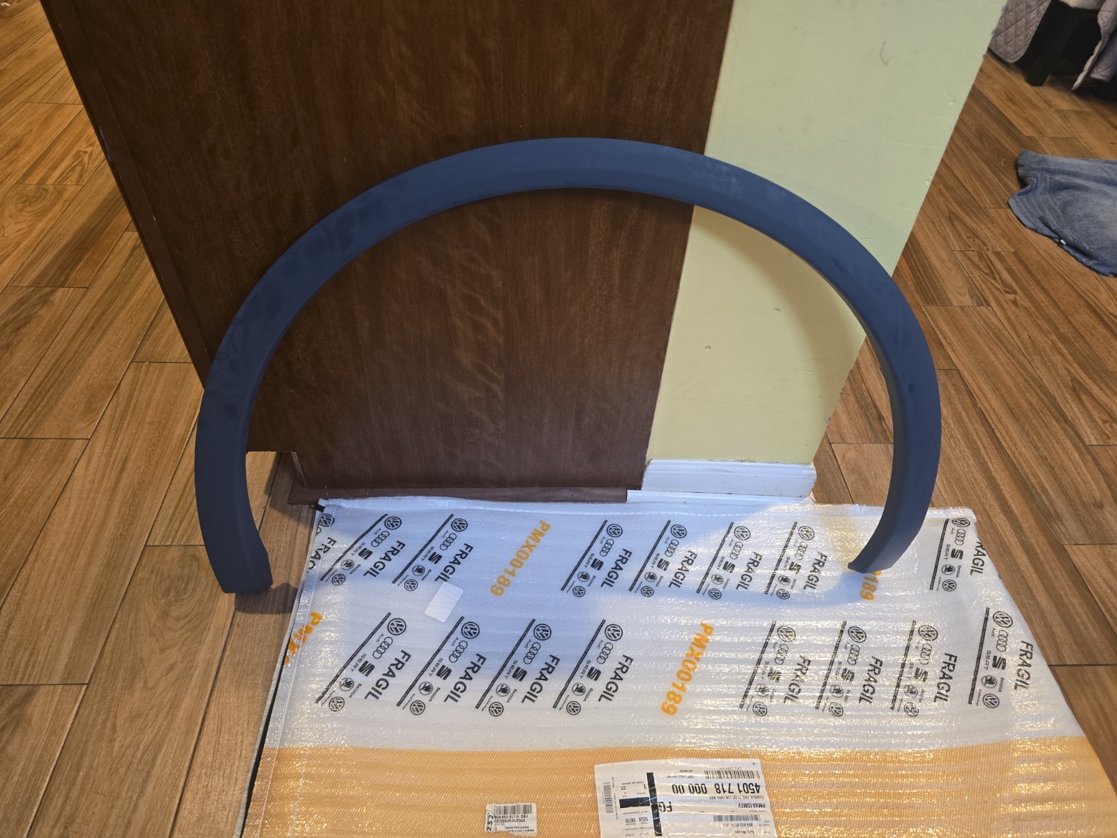 2018-2025 Audi Q5 Wheel Arch Molding LH 80A-853-817-A-GRU OEM 2018-2025 Audi Q5 Wheel Arch Molding LH 80A-853-817-A-GRU OEM