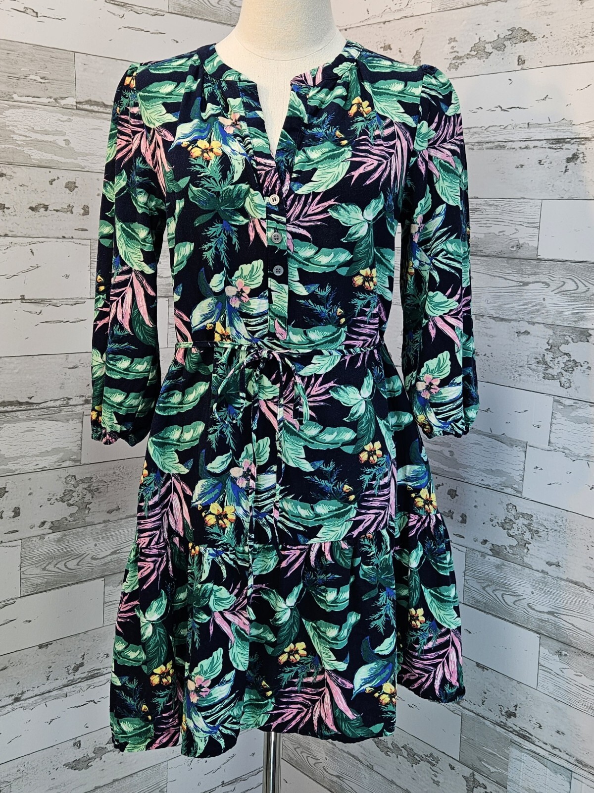 Loft Palm Henley Flounce Shirtdress Small Belted 3/4 Sleeves Green Tropical Loft Palm Henley Flounce Shirtdress Small Belted 3/4 Sleeves Green Tropical