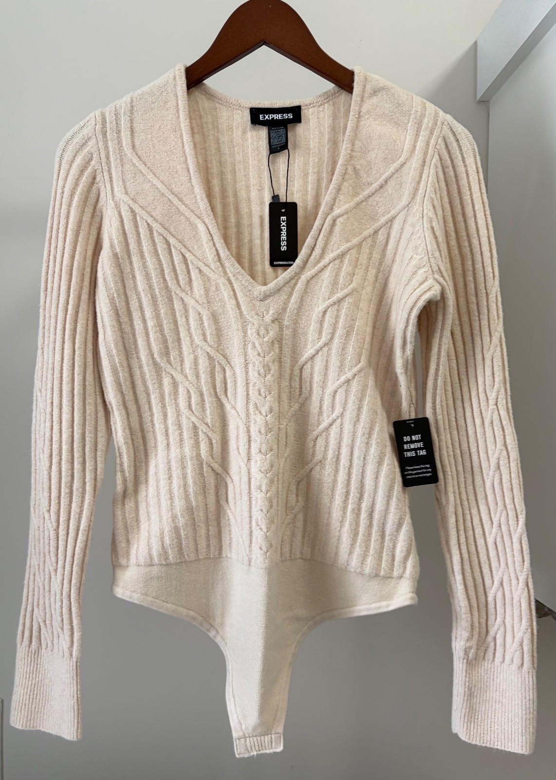 NWT Express Women\'s M Cable Knit V-Neck Sweater Thong Bodysuit Cream/Ivory $98