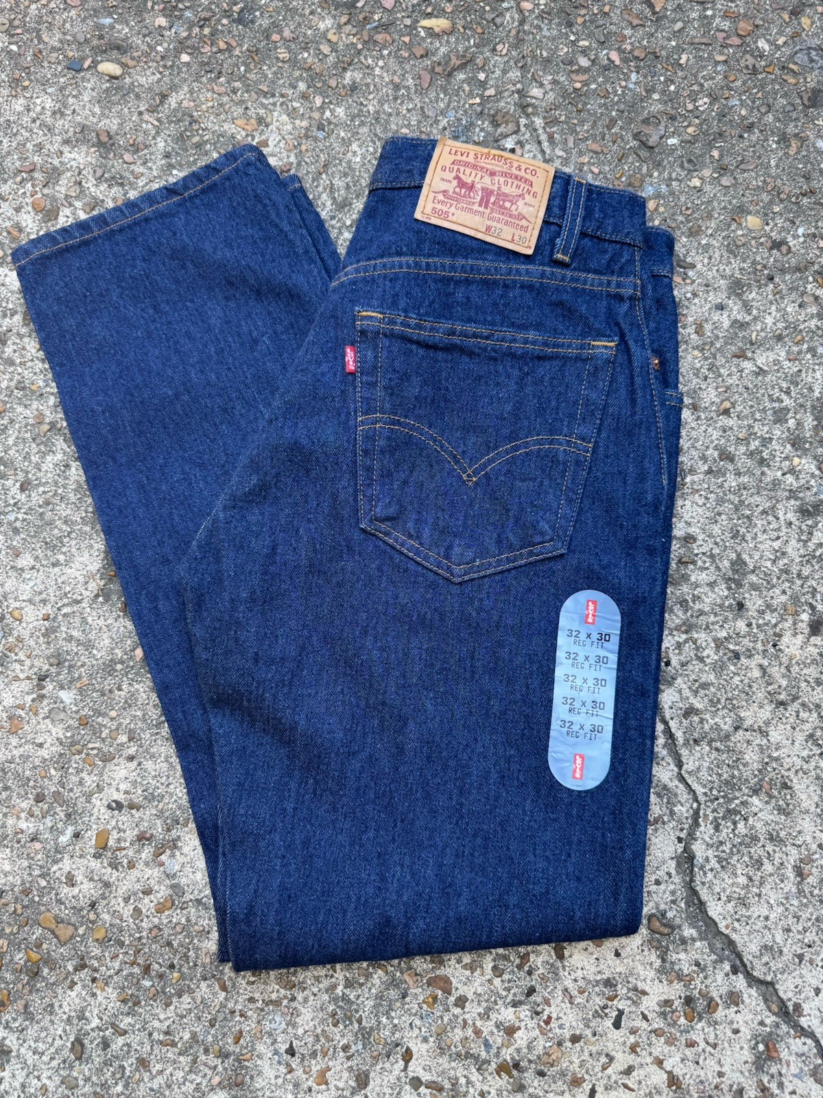 DEADSTOCK NWT  Levis 505 Jeans 30x32 Blue Straight Colombia Batwing RAW 1990s
