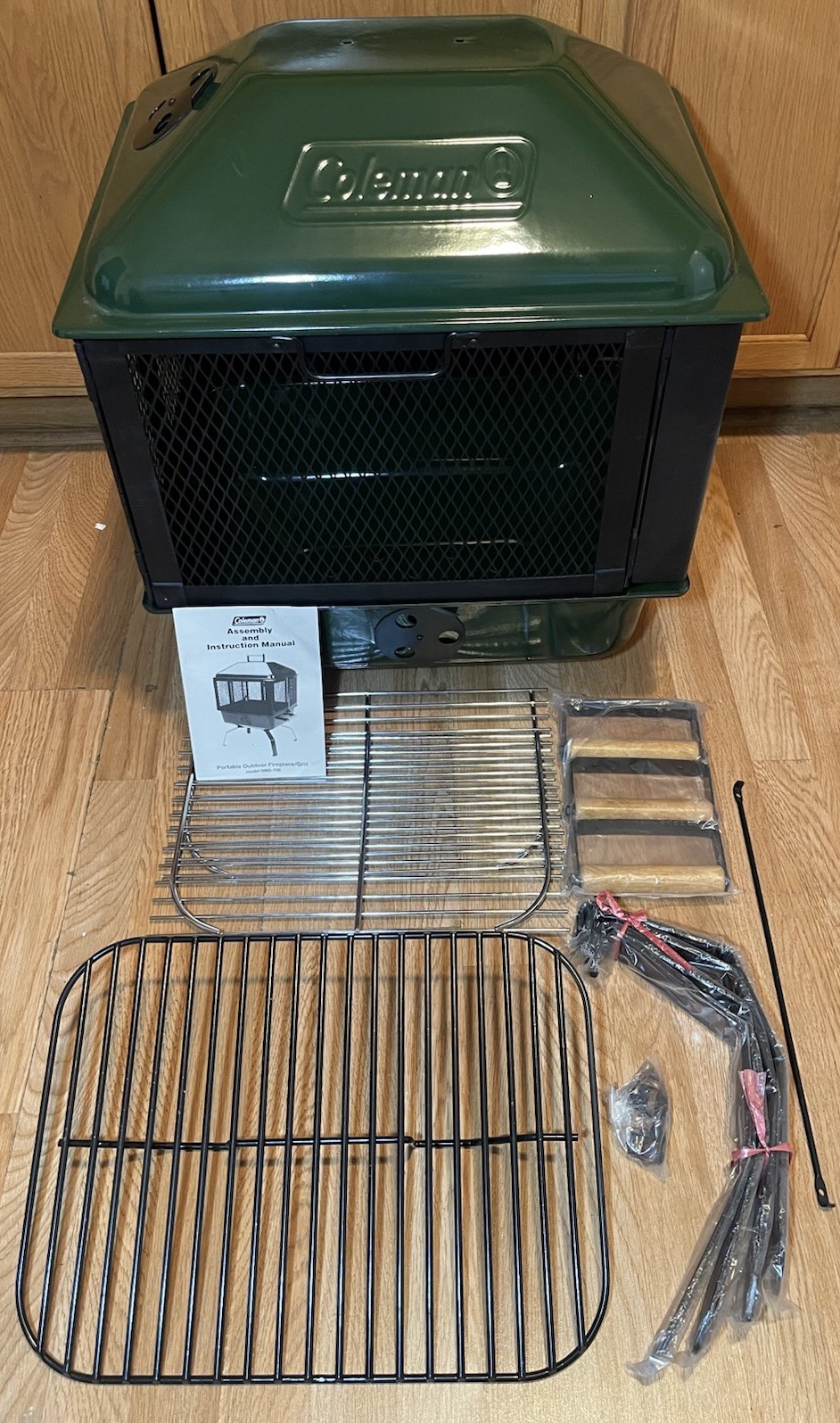 Rare Vintage Coleman 5065-700 Portable Outdoor Wood Charcoal Fireplace Grill NEW