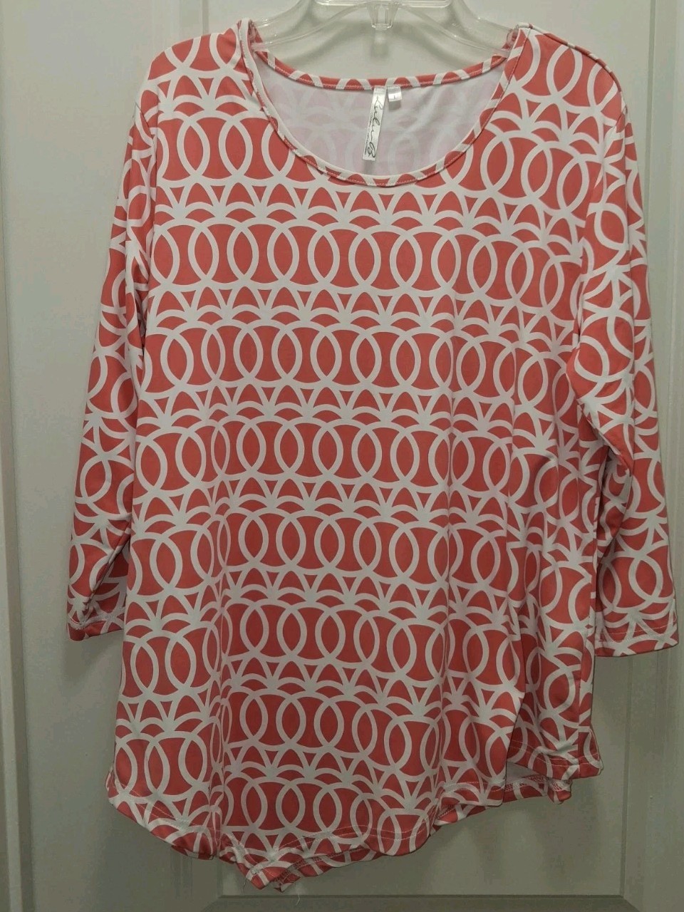 Lulu B Ladies Large Tunic Top Asymmetric Hem, Pink, White Geo Circles