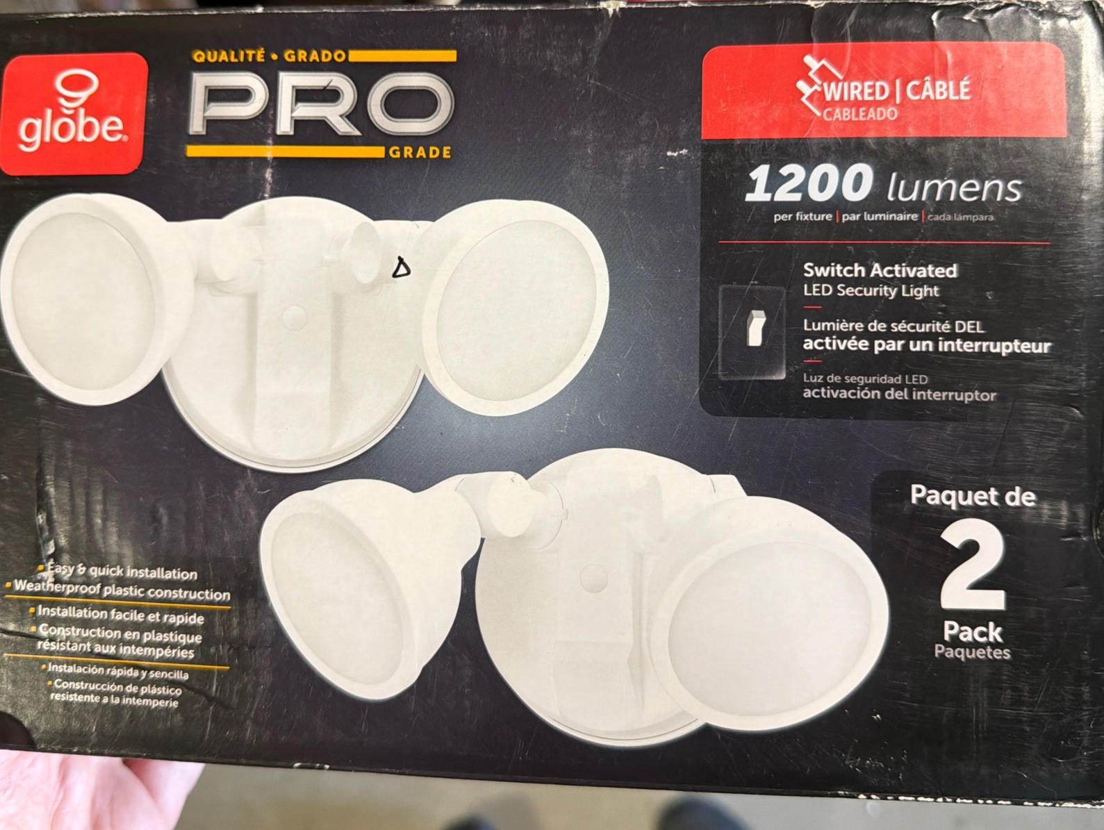 Globe Electric 2-Head Integrated LED Security Flood Light (2-Pk) White Globe Electric 2-Head Integrated LED Security Flood Light (2-Pk) White