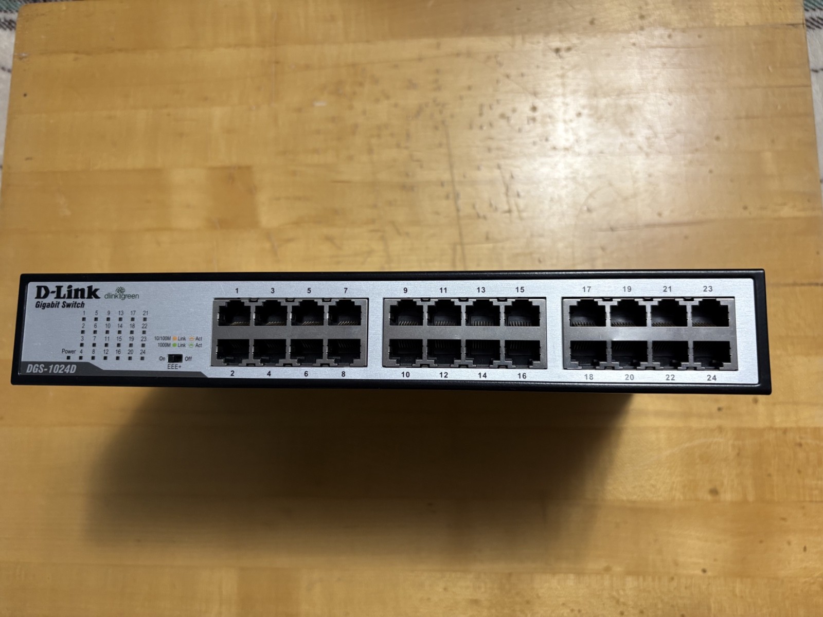 D-Link  DGS (DGS-1024D) 24-Ports Gbit Switch