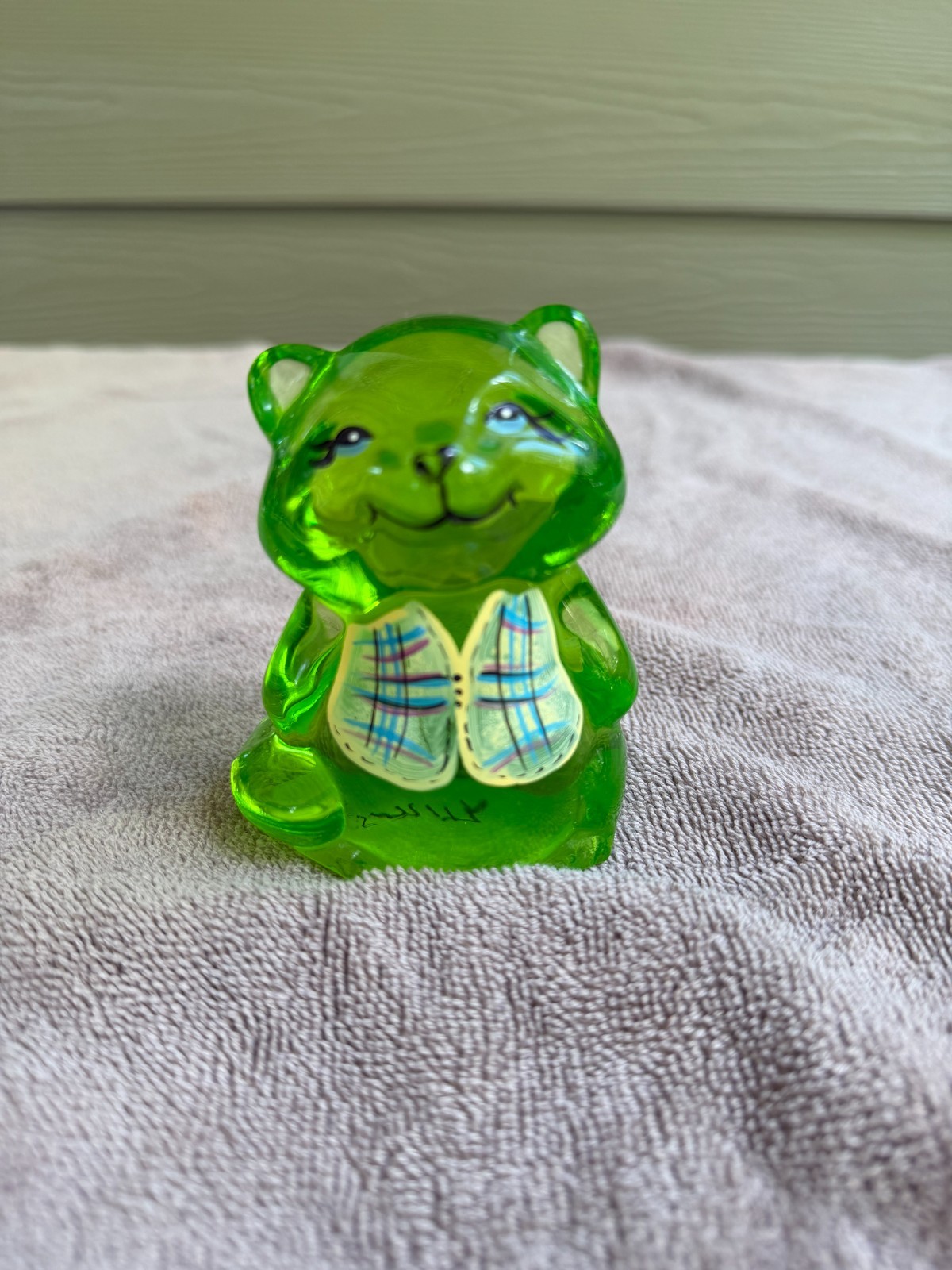 2009 Fenton Glossy Green Key Lime Raccoon Plaid Vest GLOWS, HP & Signed 2009 Fenton Glossy Green Key Lime Raccoon Plaid Vest GLOWS, HP & Signed