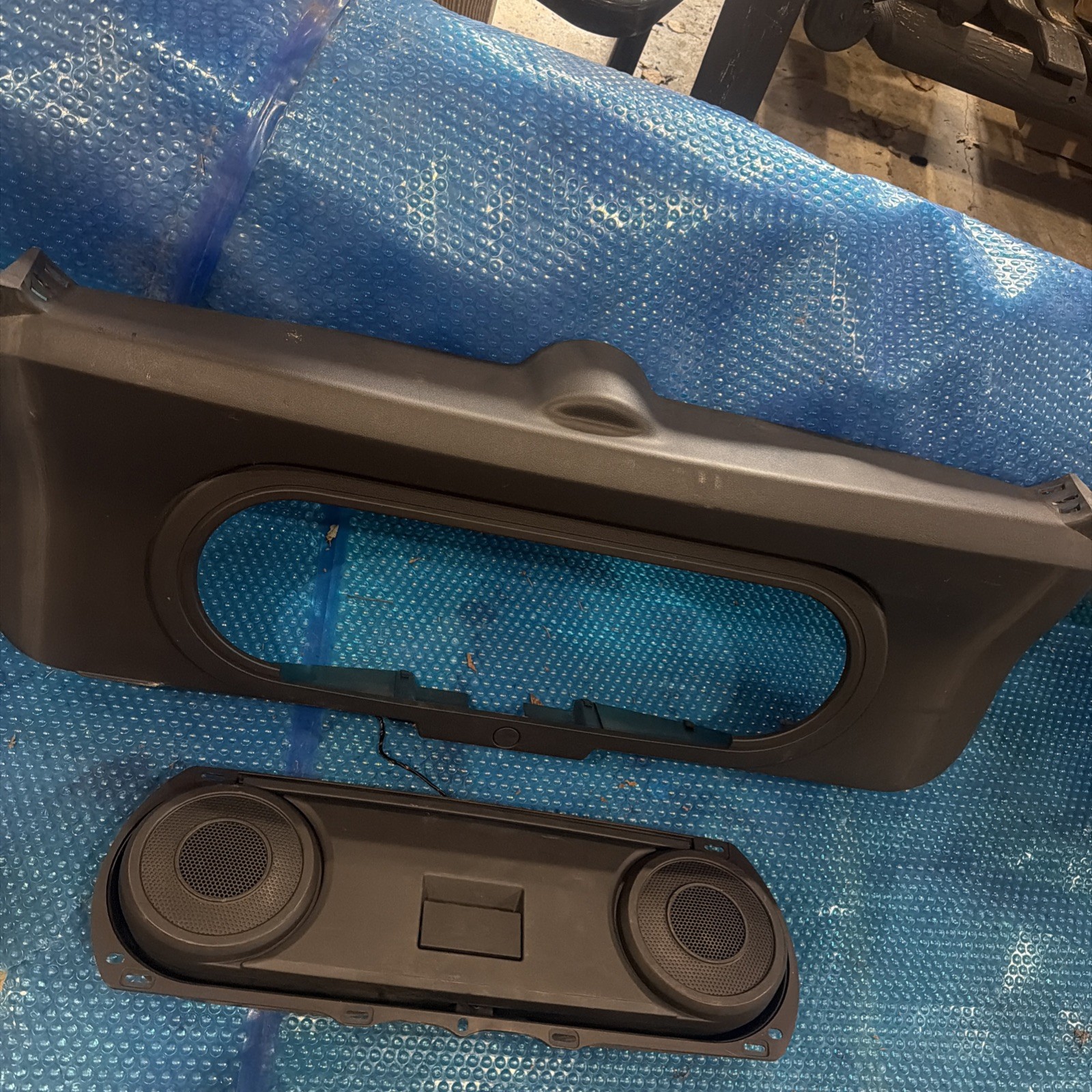 11-17 Jeep Patriot Rear Trunk Tailgate Liftgate Audio Sound Speaker Bar OEM 11-17 Jeep Patriot Rear Trunk Tailgate Liftgate Audio Sound Speaker Bar OEM
