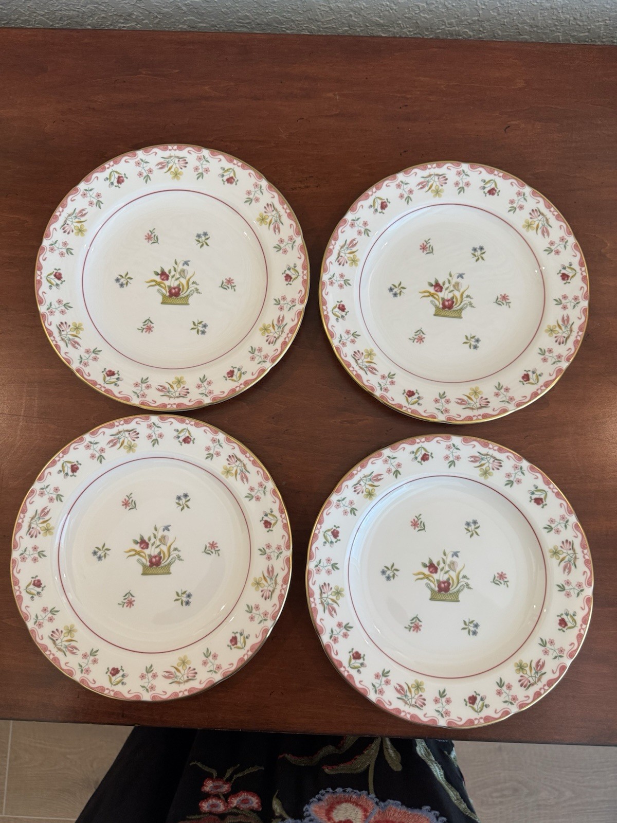 Set of 4 Wedgwood Bianca Williamsburg Salad Plates 8 1/4” Mint