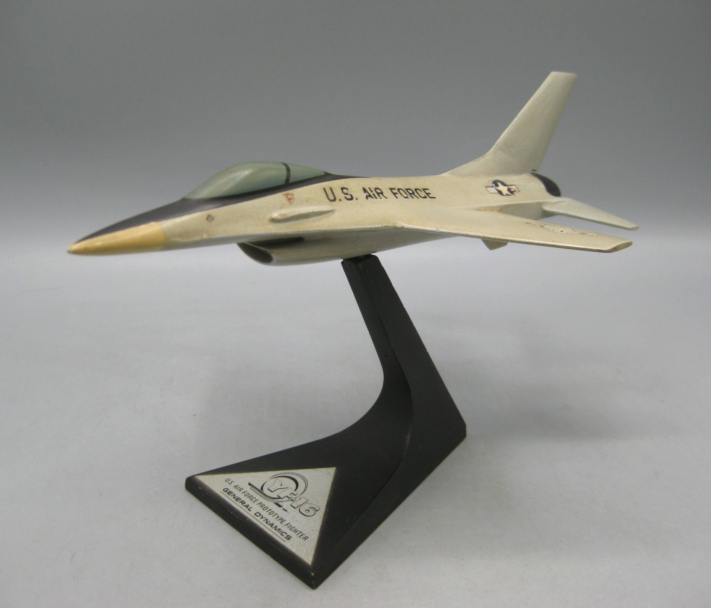 Vtg USAF General Dynamics YF-16 F-16 Airplane Prototype Desktop Display Model