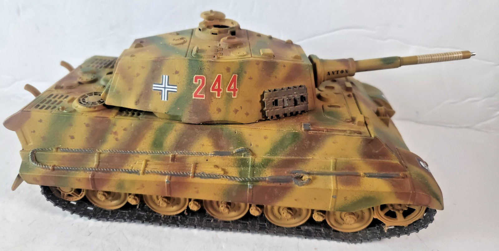 NEW RAY TOY MARK GERMAN KING TIGER TANK TIGER II 1:32 PLASTIC BATTERY OP *NO-OP*
