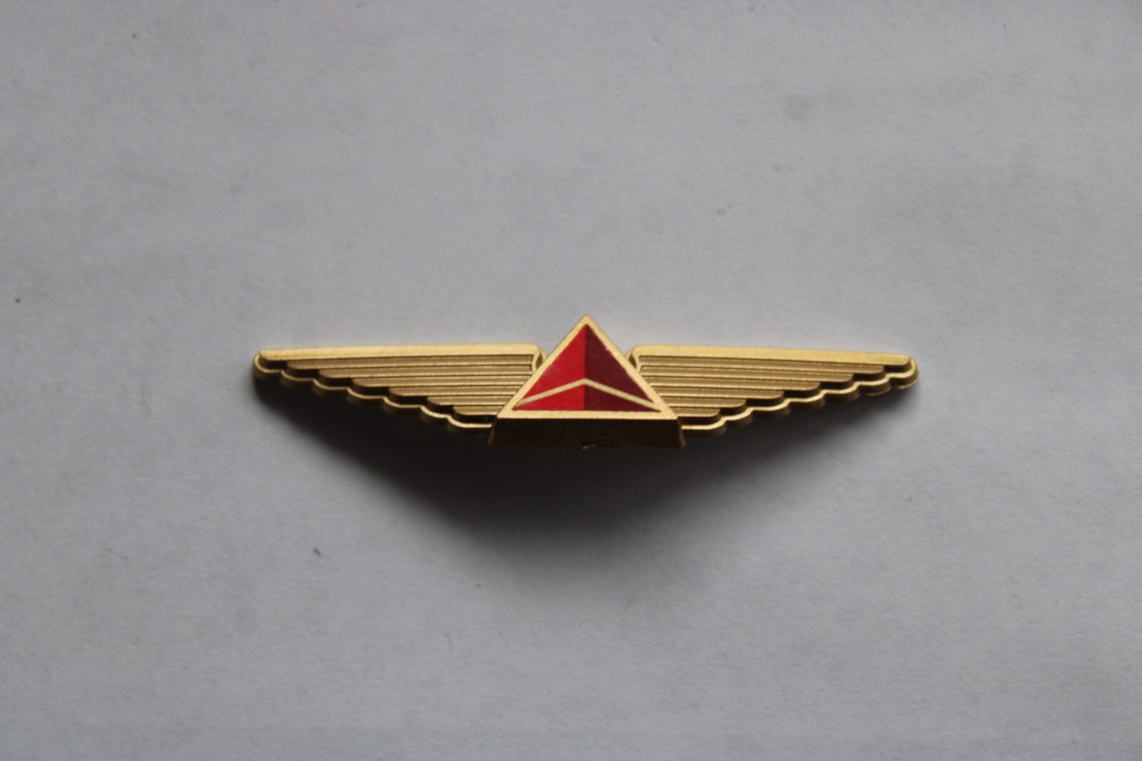 Vintage Delta Airlines Badge Pin Junior Pilot Plastic Wings New Loose Gold Tone 